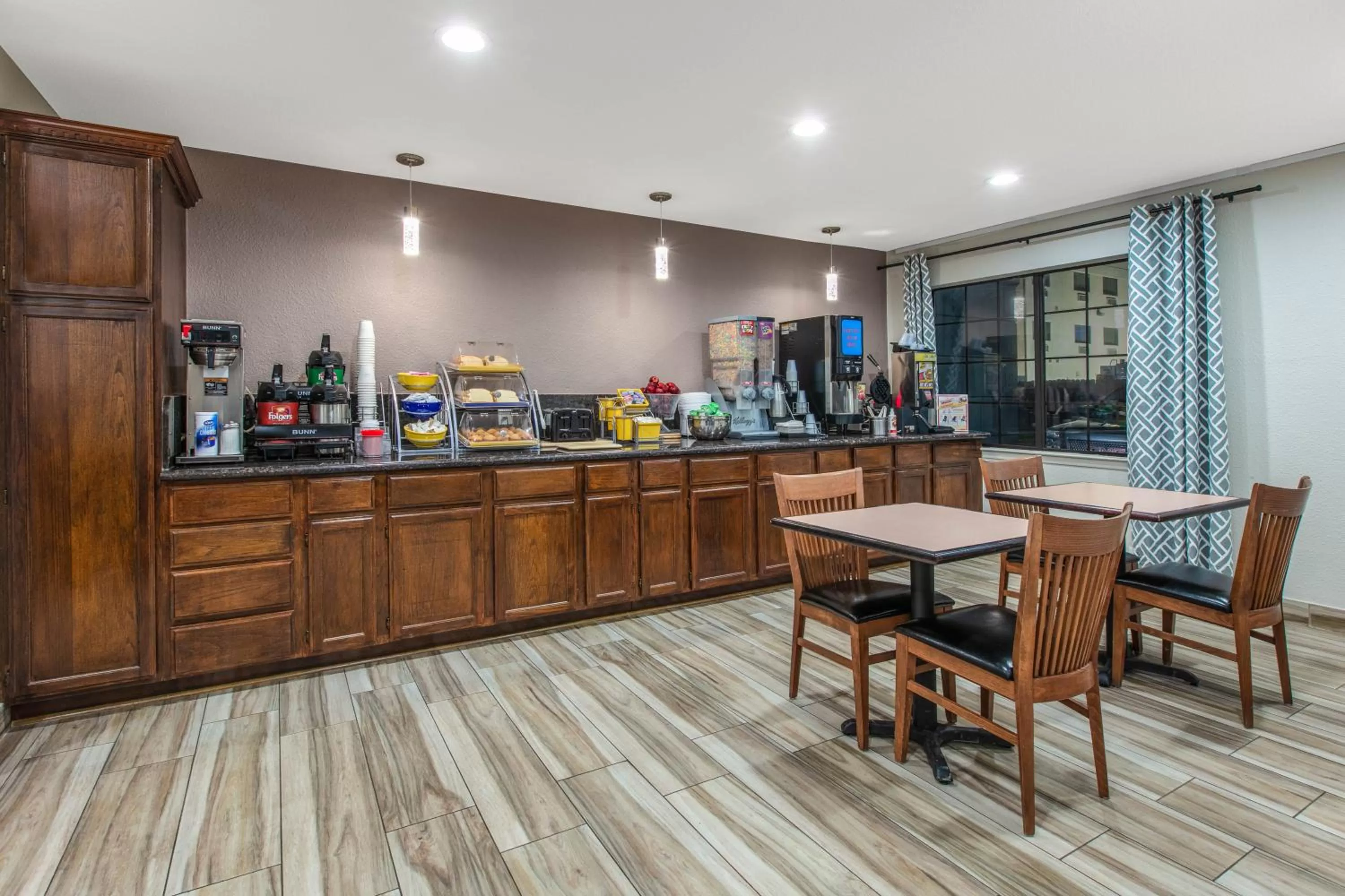 Food and drinks in Days Inn by Wyndham Waco Near Downtown University