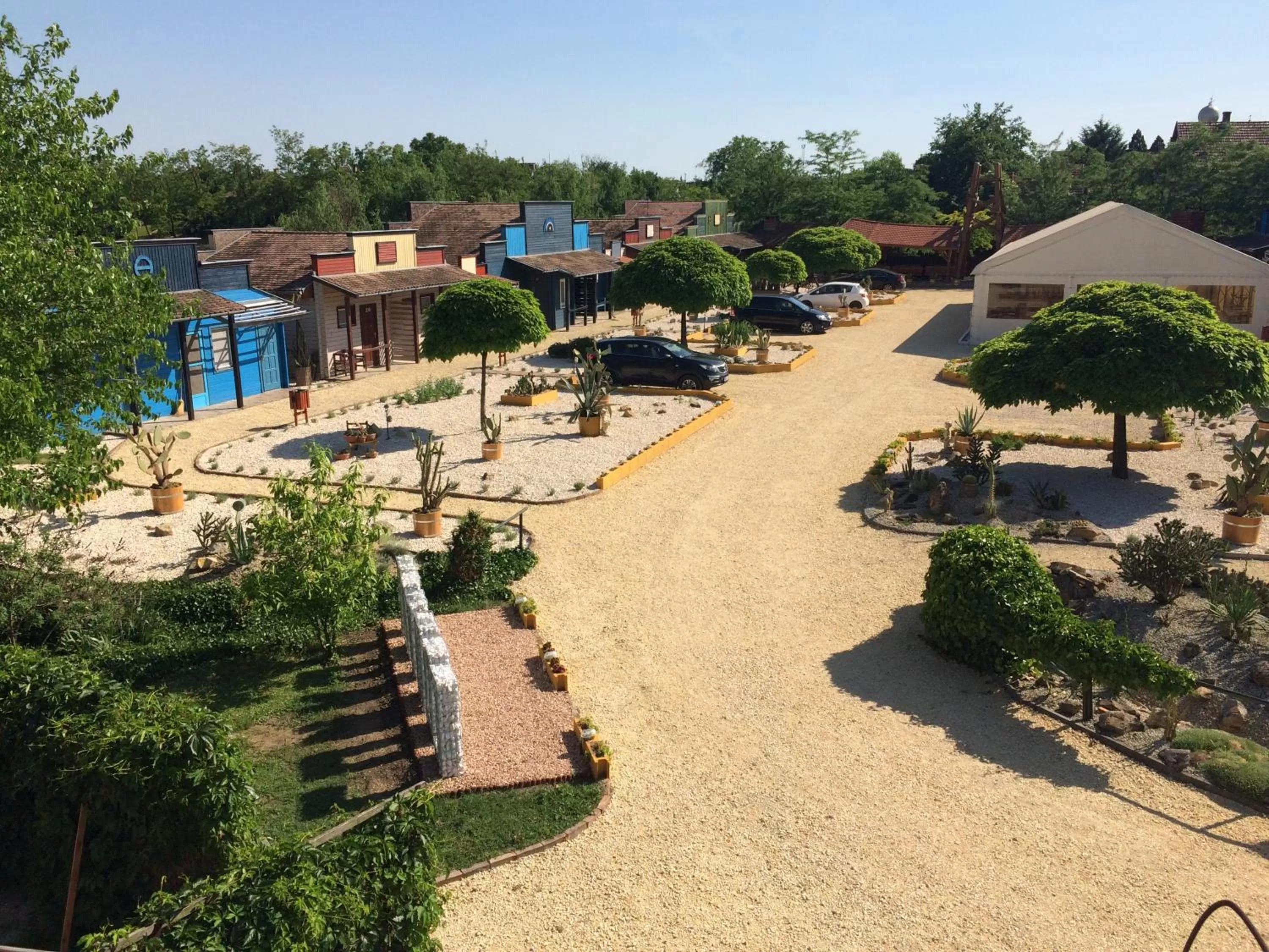 Property building in Convoy Panzió