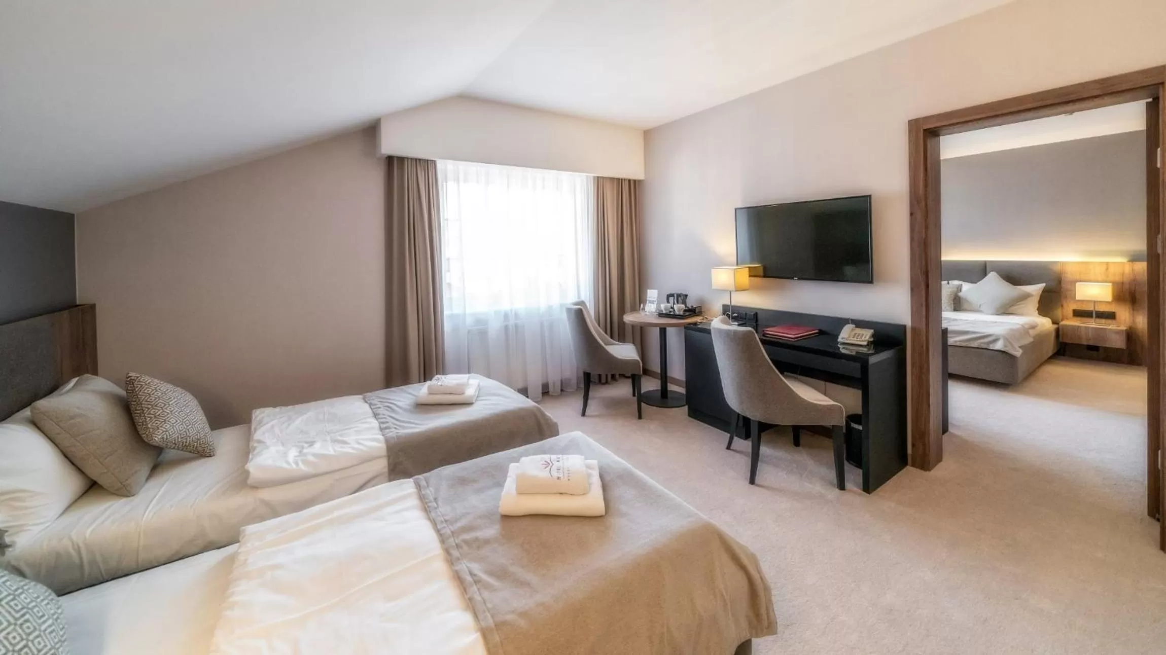 Communal lounge/ TV room, Bed in Hotel META Resort & Vine SPA