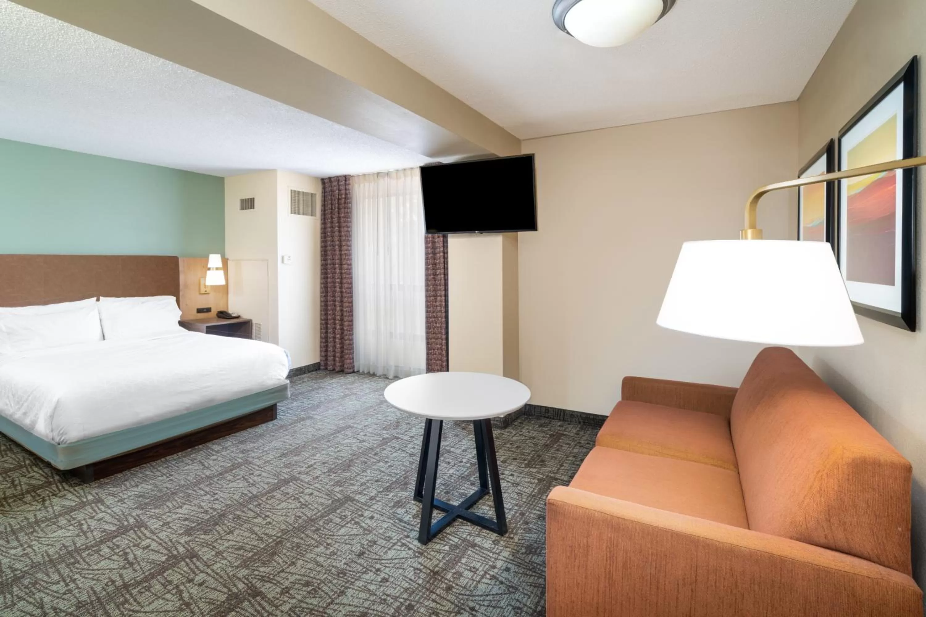 Bed in Staybridge Suites Memphis-Poplar Ave East by IHG