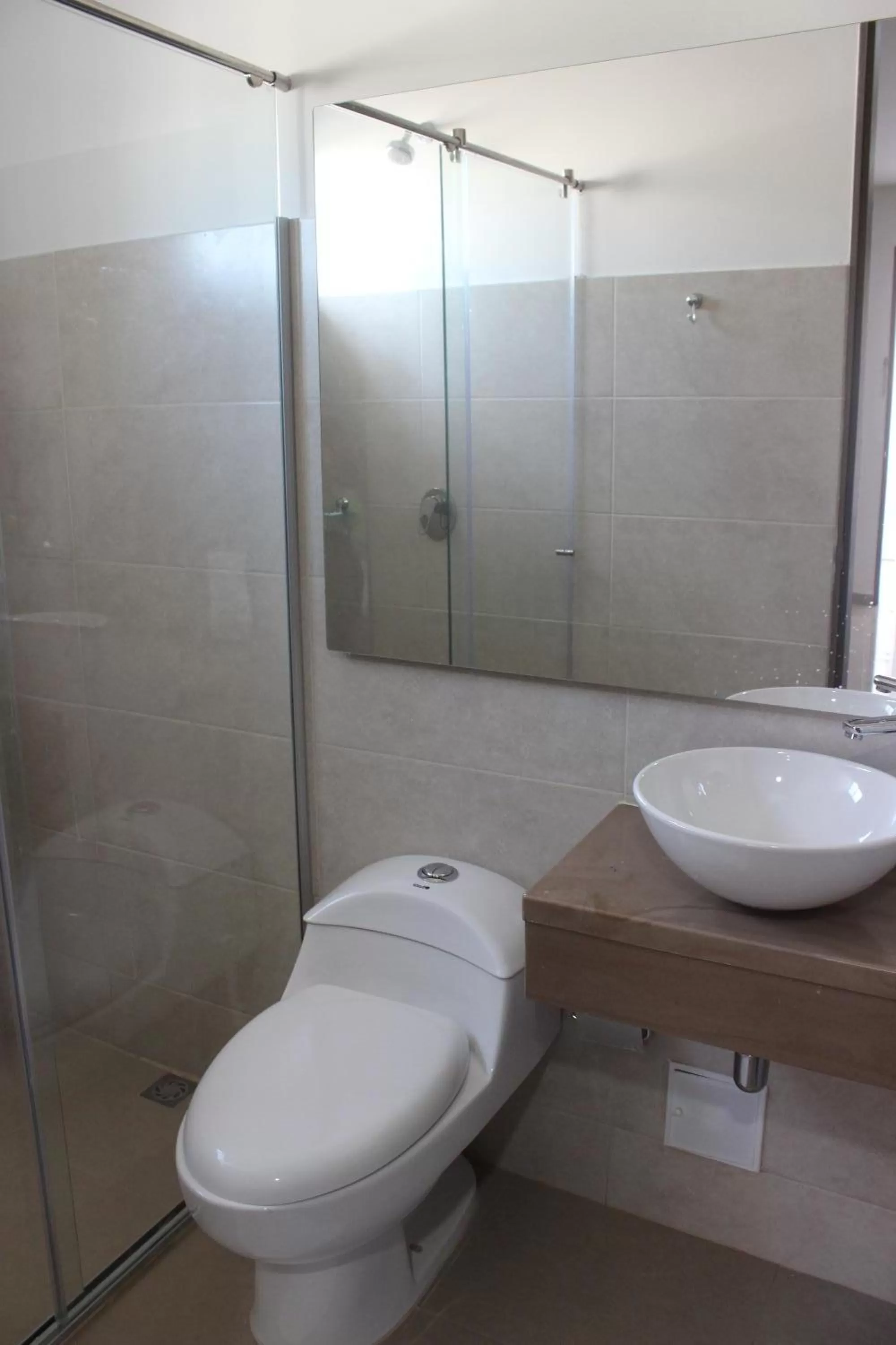 Bathroom in Hotel Emerawaa