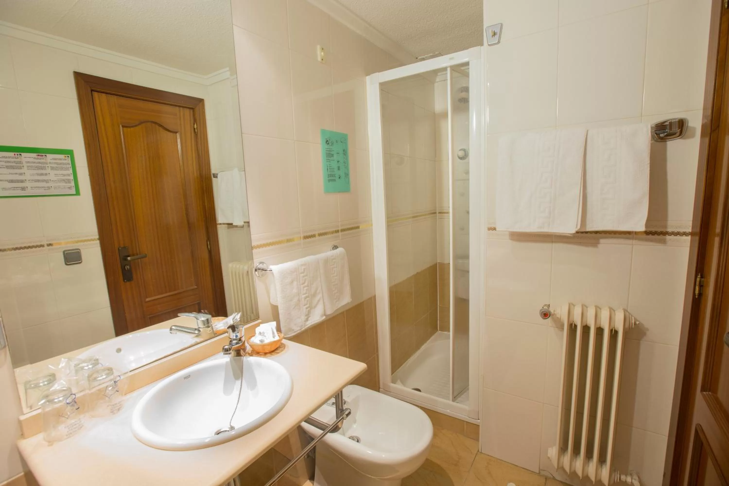 Bathroom in Hotel Reyes Catolicos