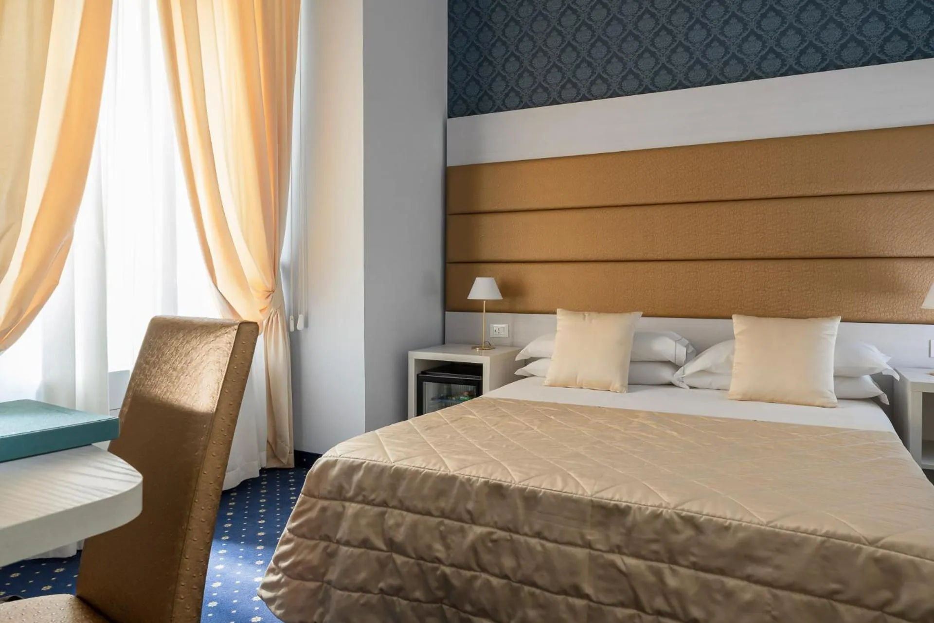 Photo of the whole room, Bed in Albergo Rossini 1936 Small & Charming