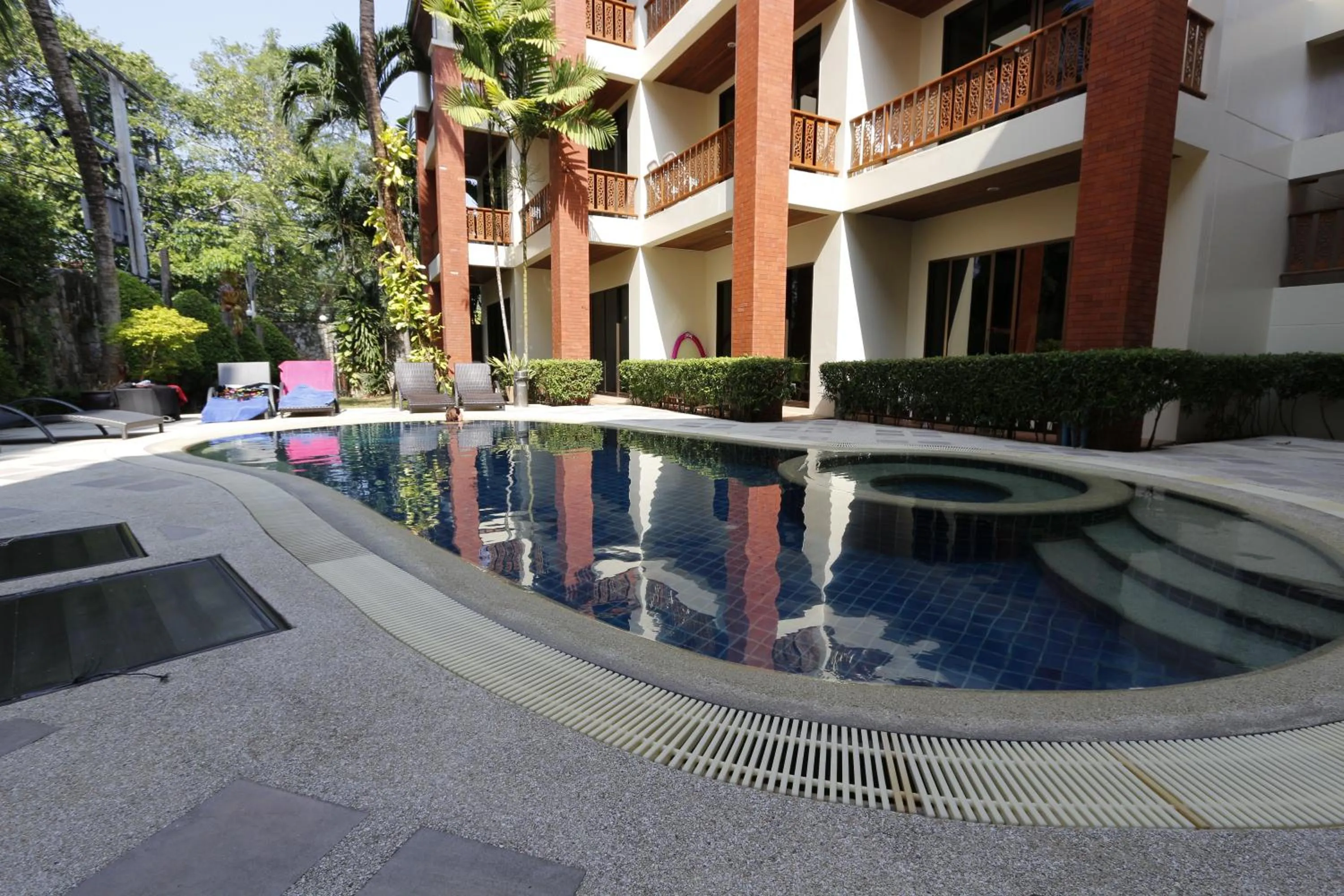 Swimming pool in Sun Hill Hotel Patong