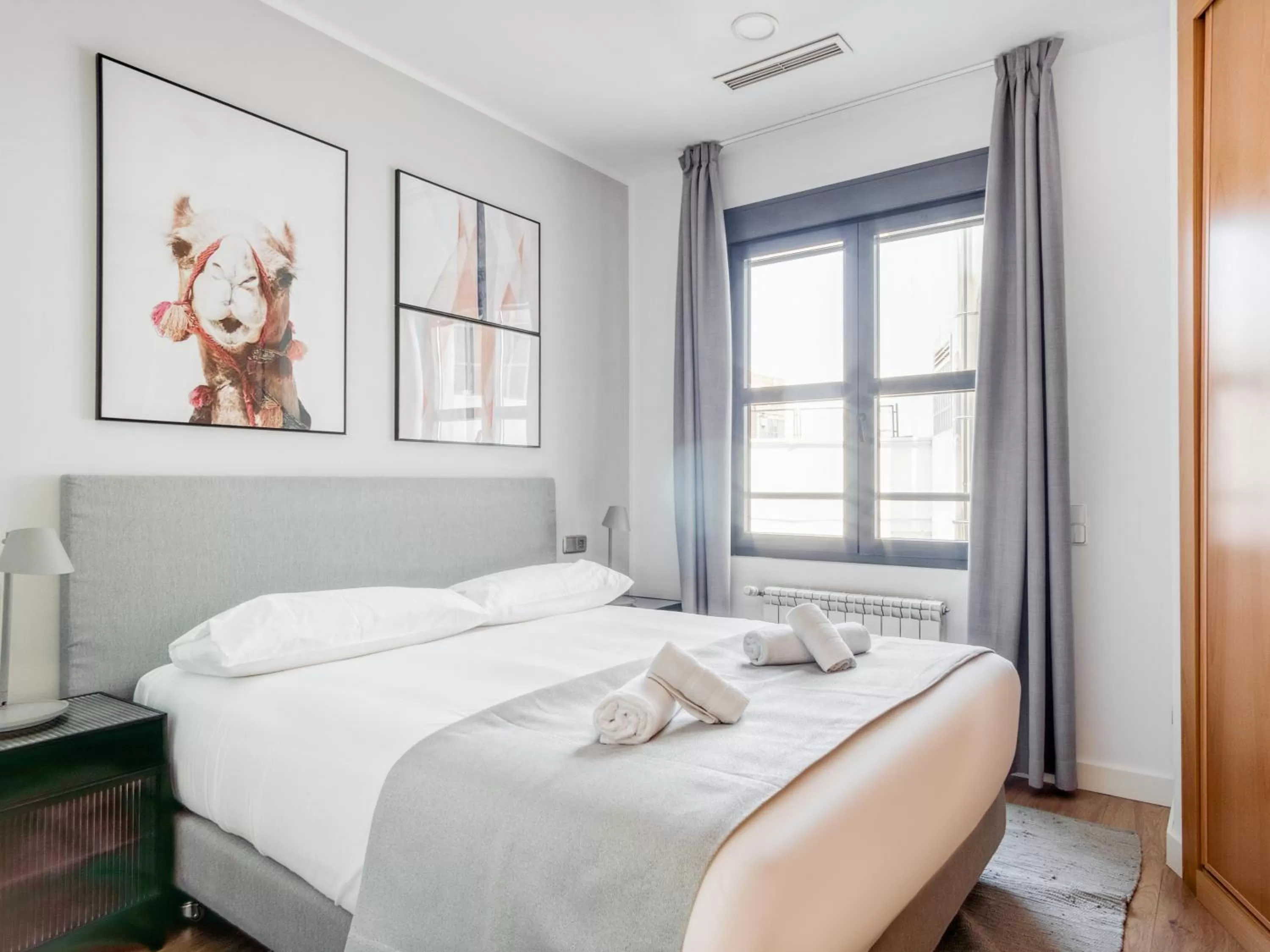 Bed in Limehome Madrid Calle de Don Ramón de la Cruz