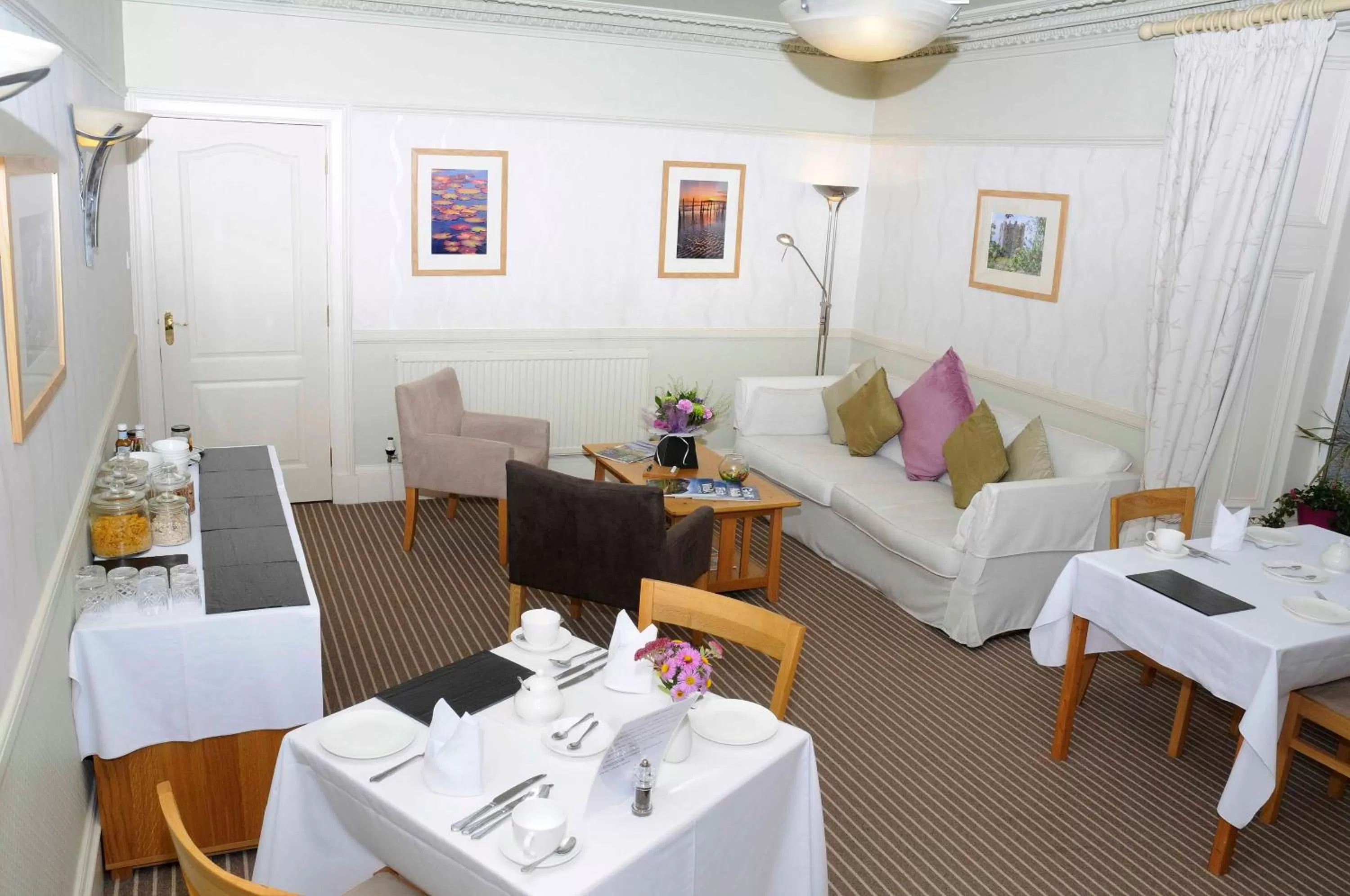 Restaurant/places to eat in Douglas House