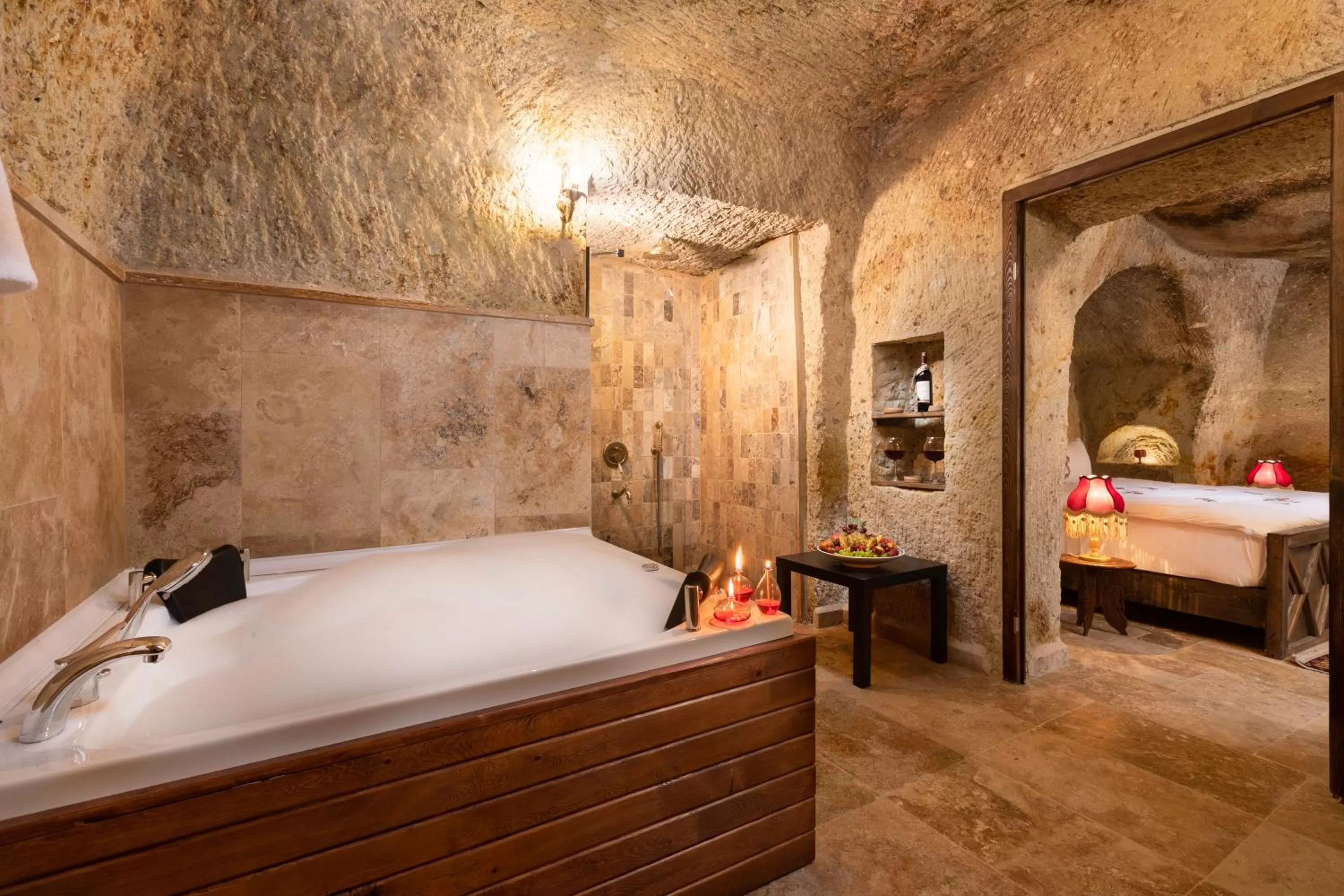 Hot Tub, Bed in Kayata Cave Suites Special Class