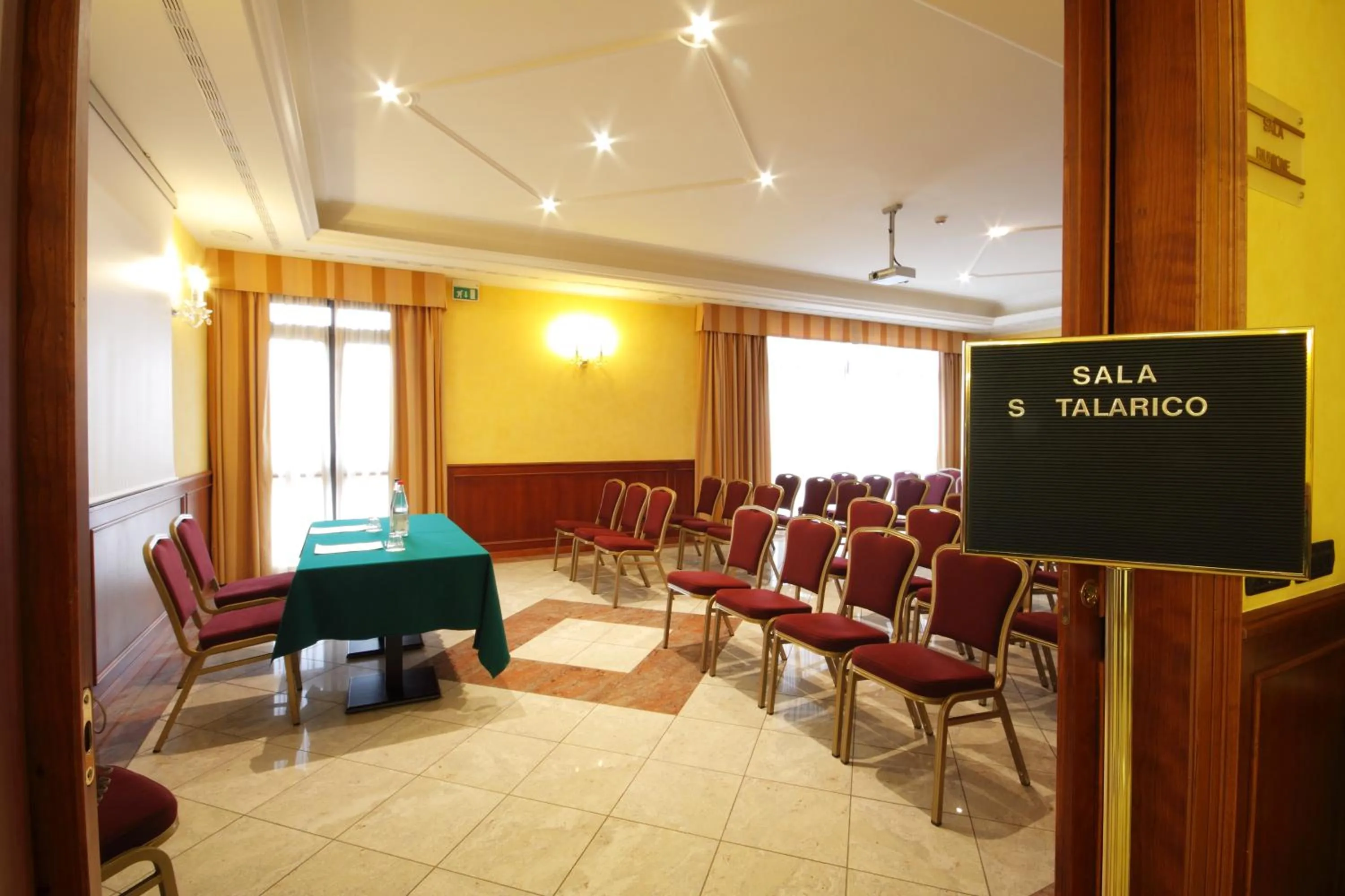 Business facilities in Tricolore Hotel