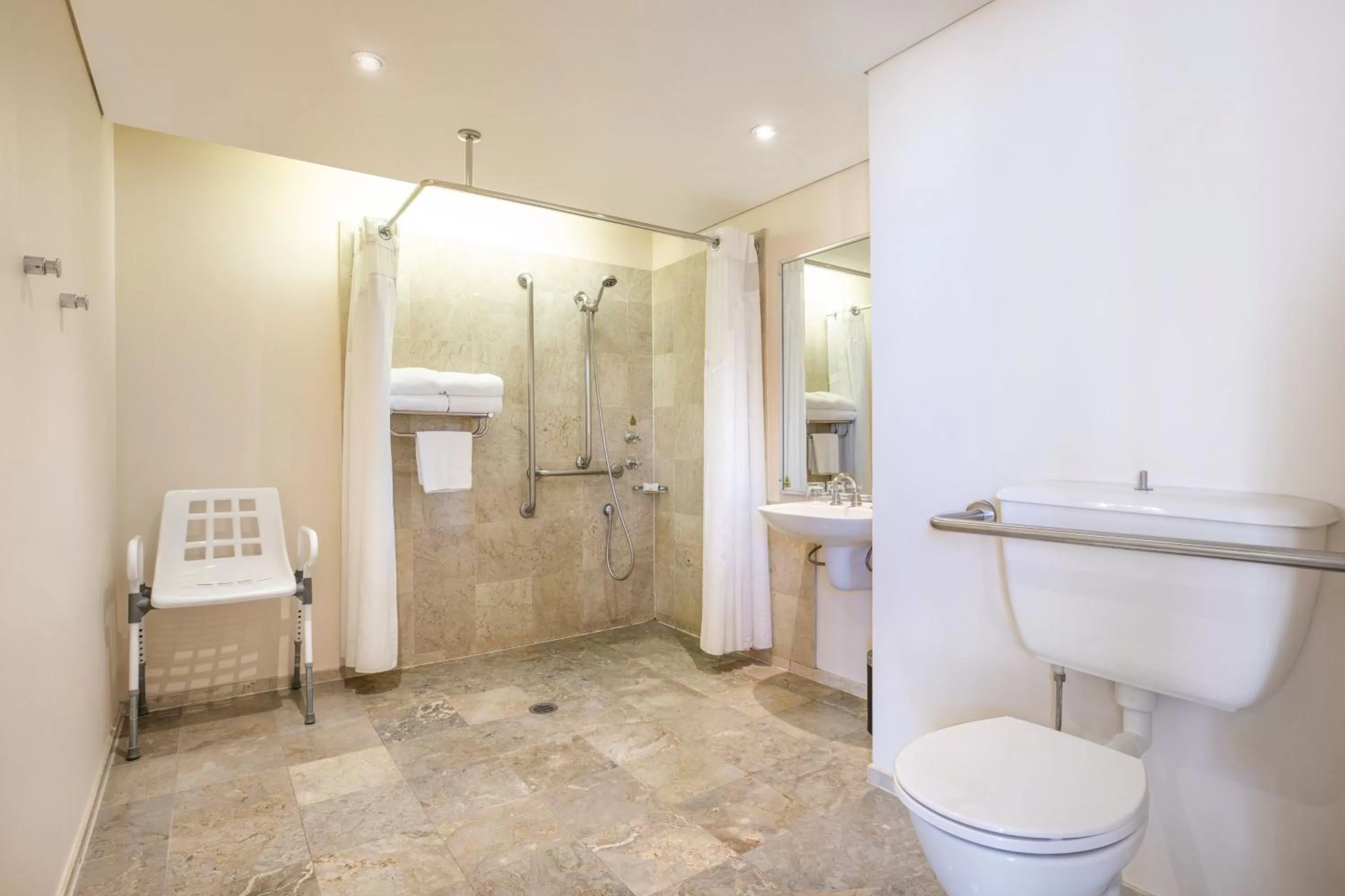 Bathroom in Holiday Inn Sydney Potts Point