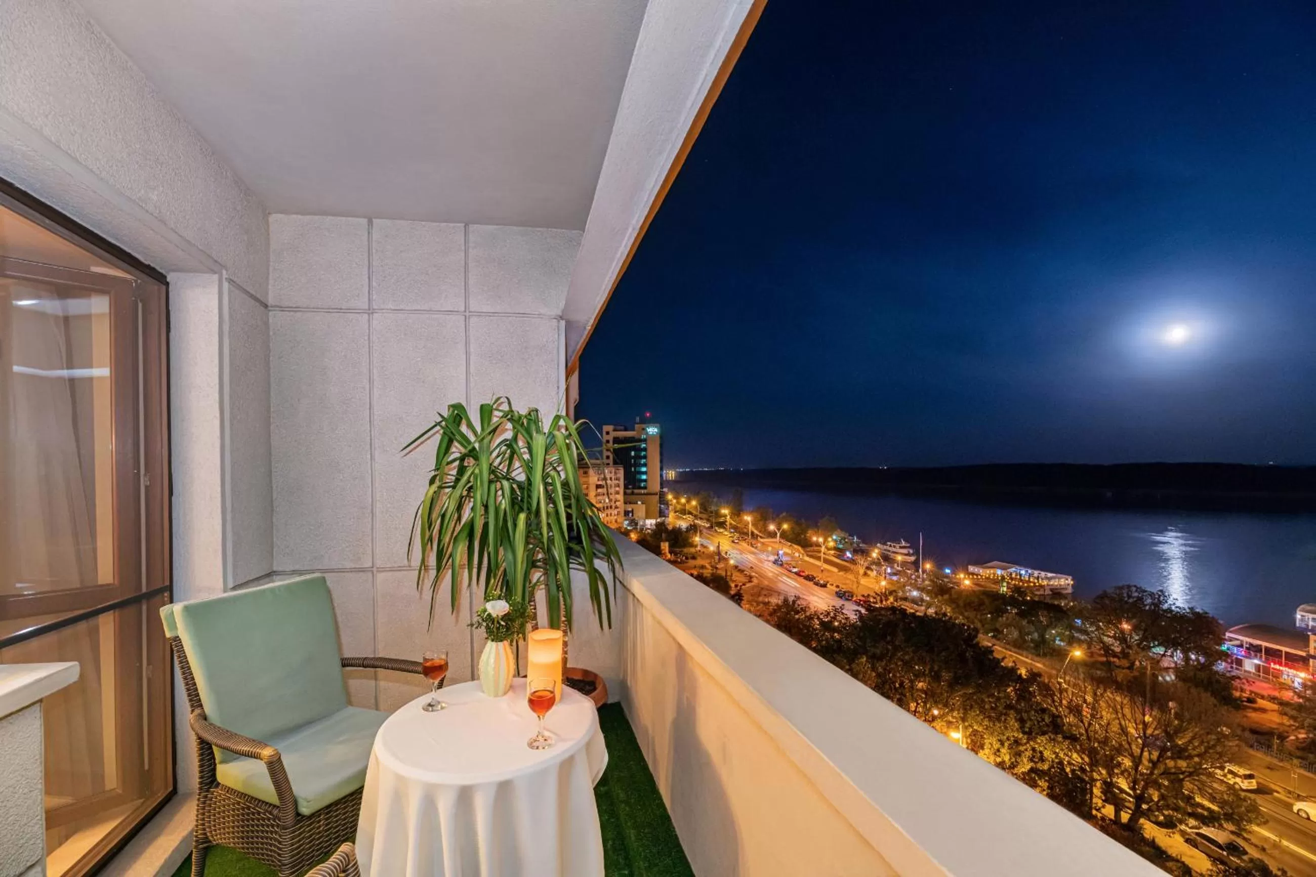 Balcony/Terrace in Faleza Hotel by Vega