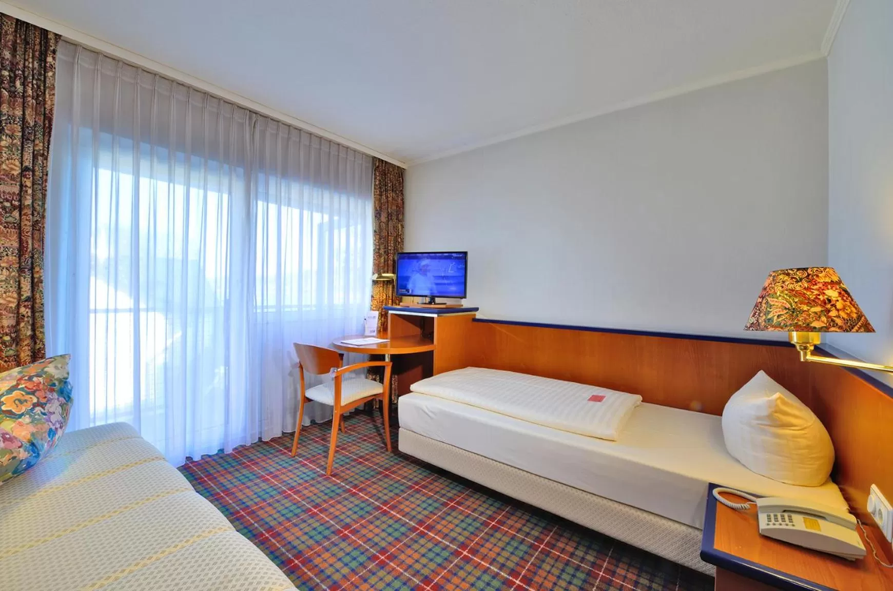 Bed in Rheinhotel Vier Jahreszeiten Bad Breisig