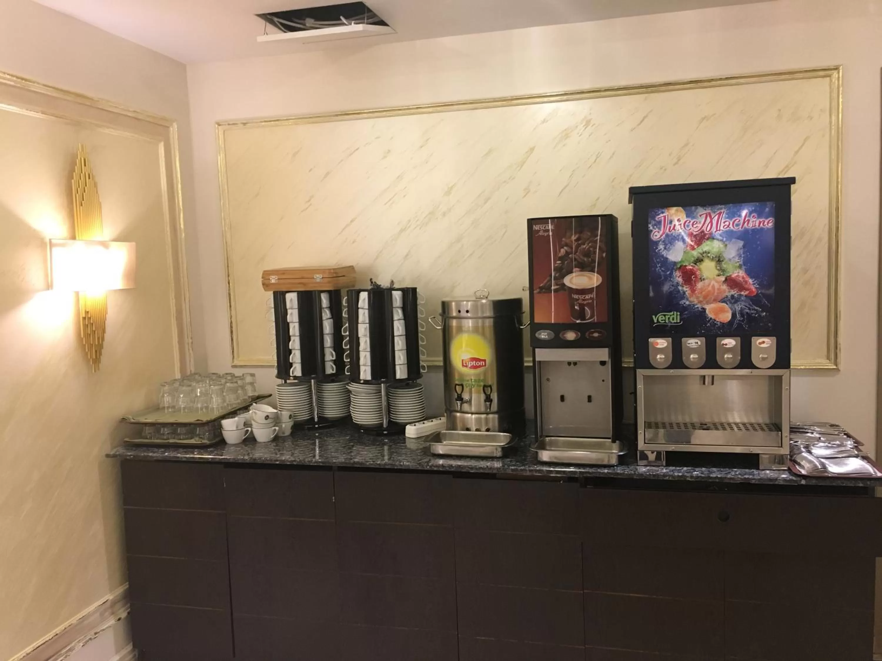 Restaurant/places to eat in Laleli Gonen Hotel