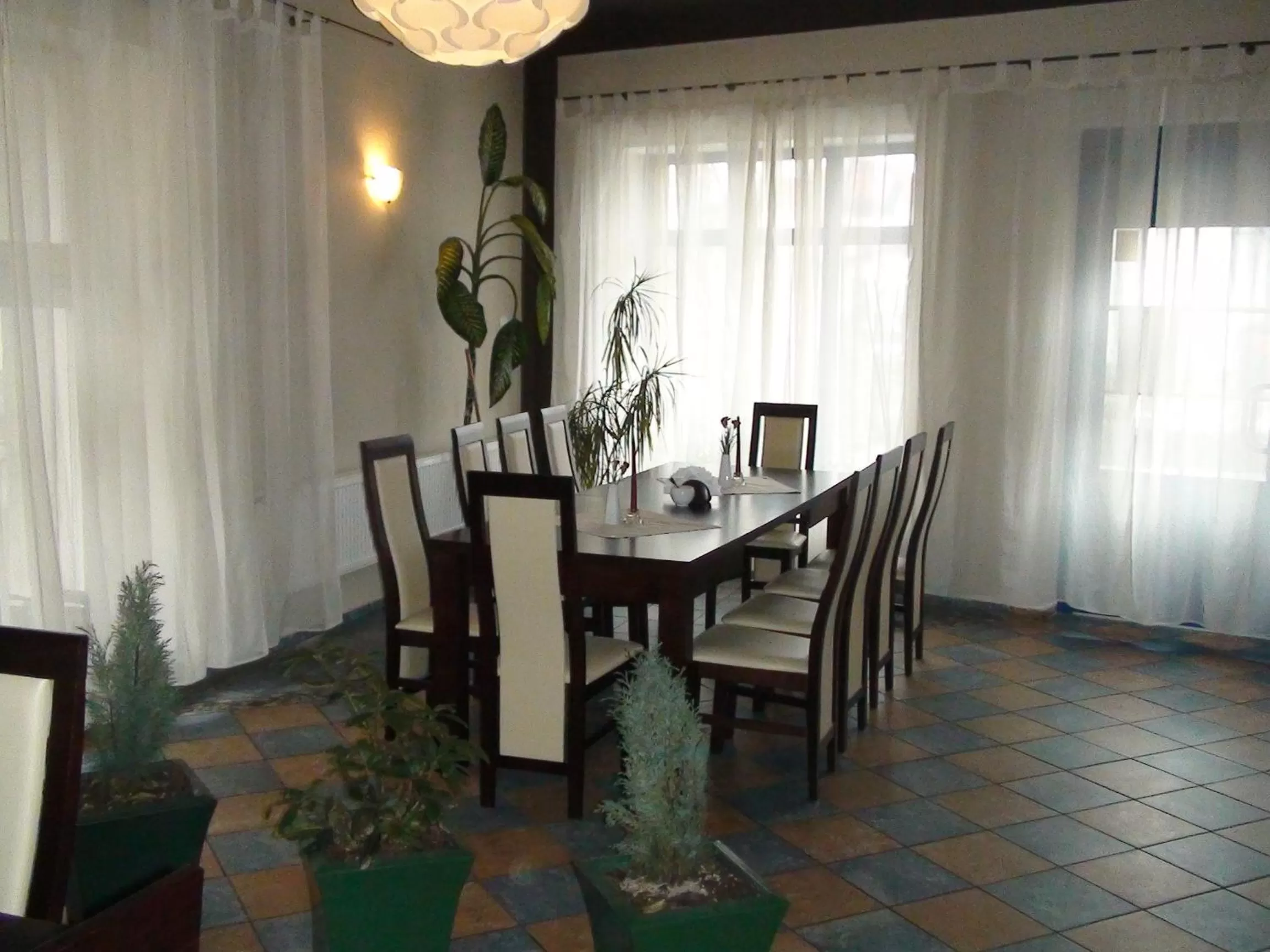 Restaurant/places to eat in Hotel Europa