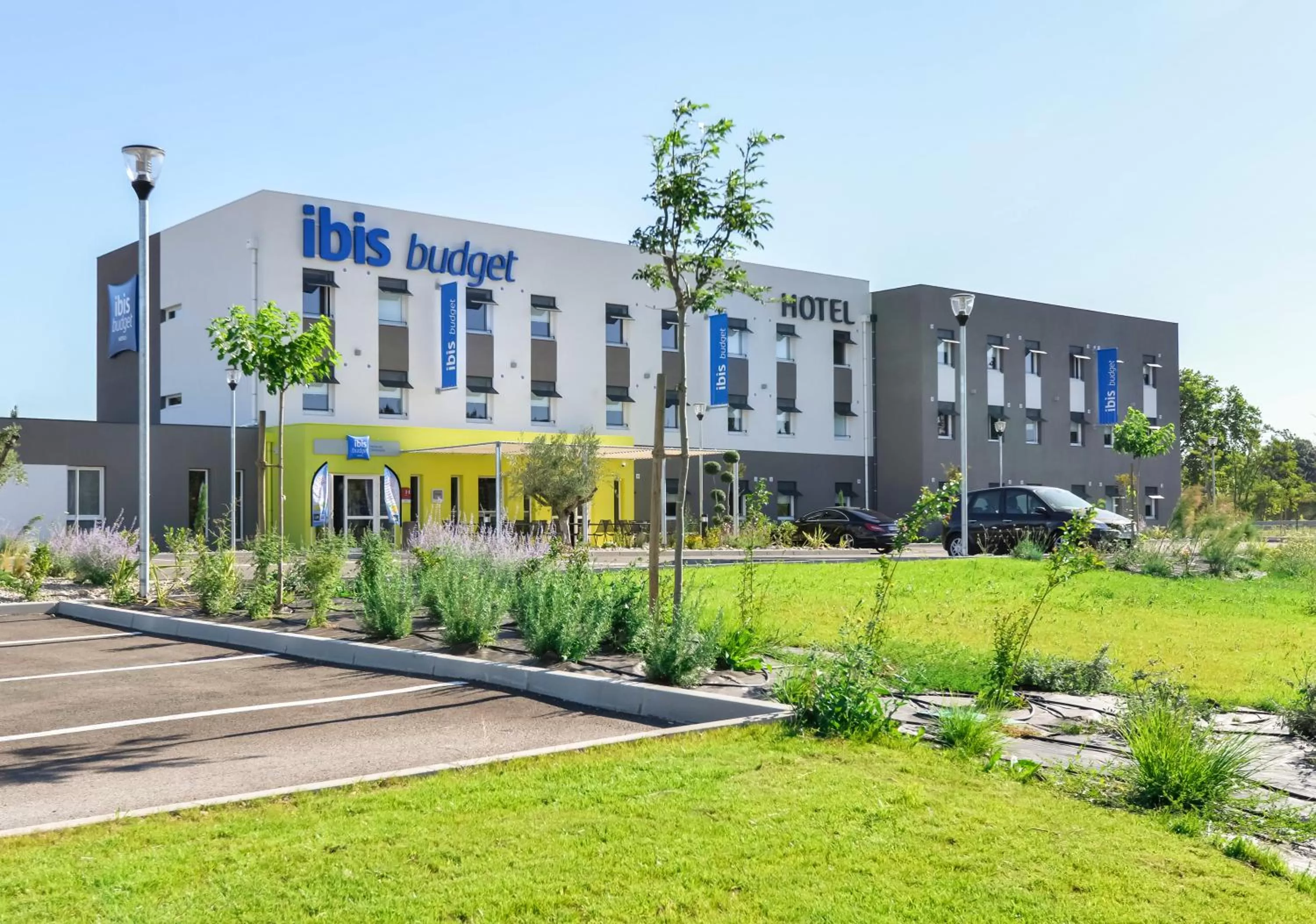 Facade/entrance in Ibis Budget Porte de Camargue