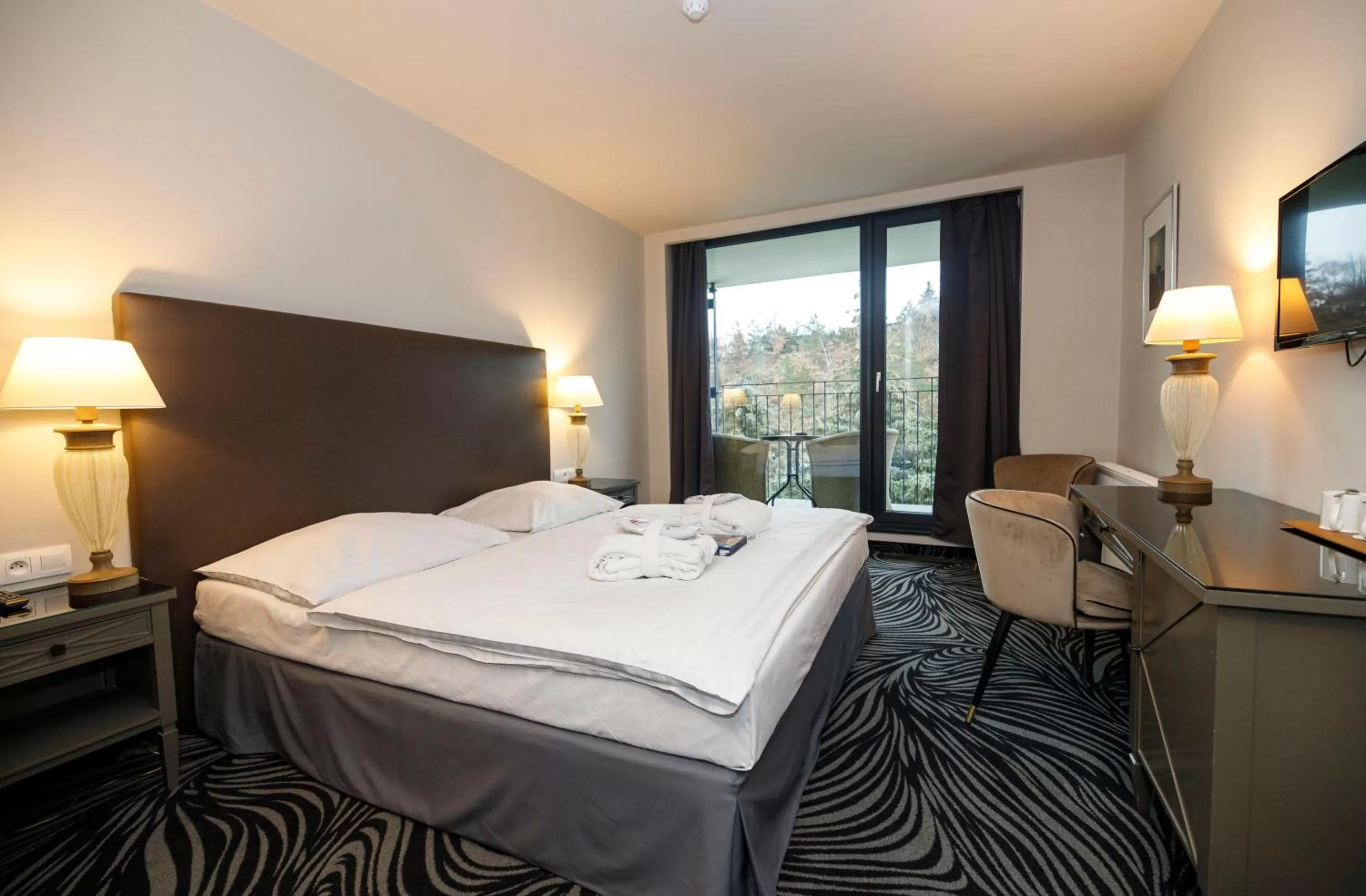 Photo of the whole room, Bed in Parkhotel Carlsbad Inn