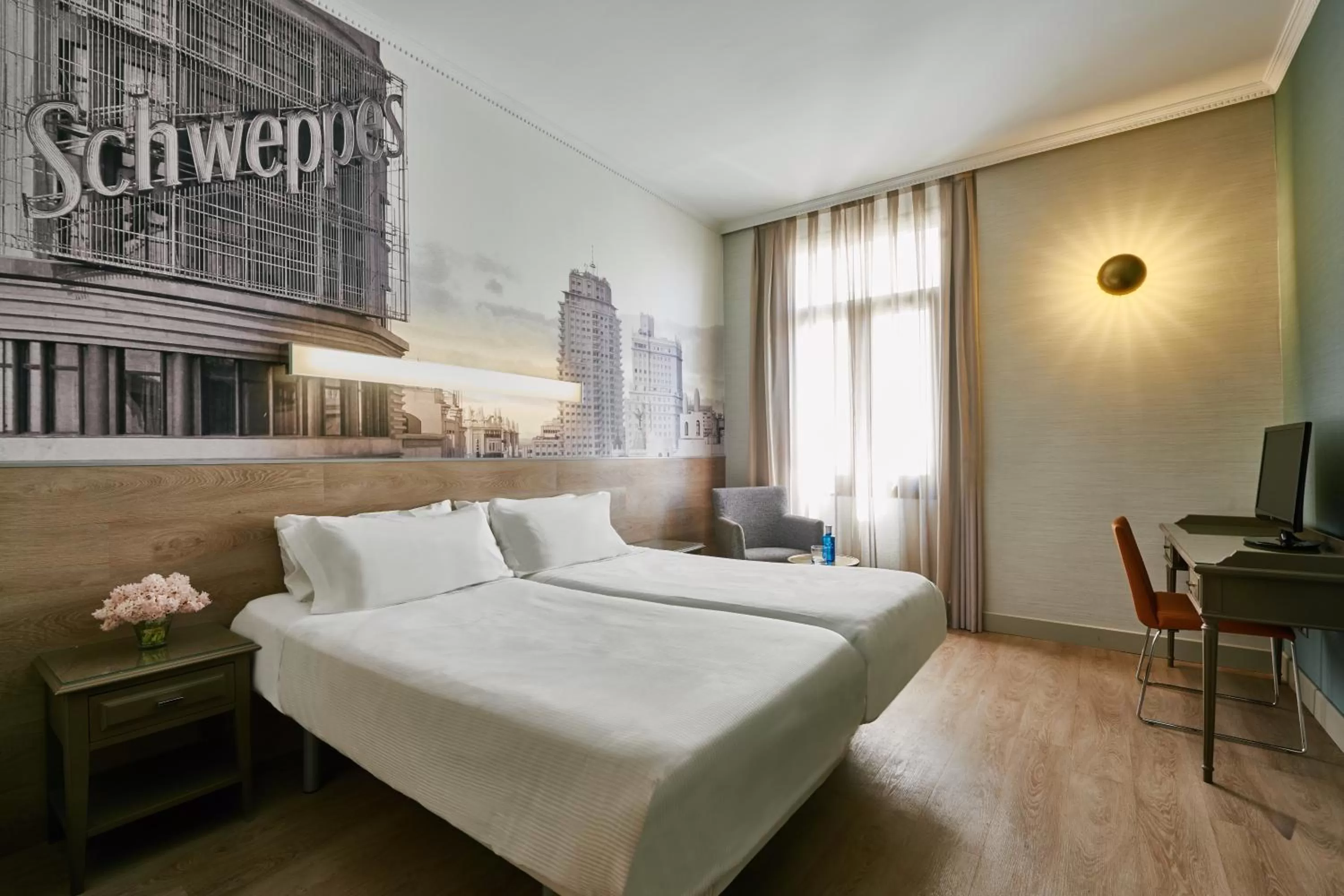 Photo of the whole room, Bed in Regente Hotel