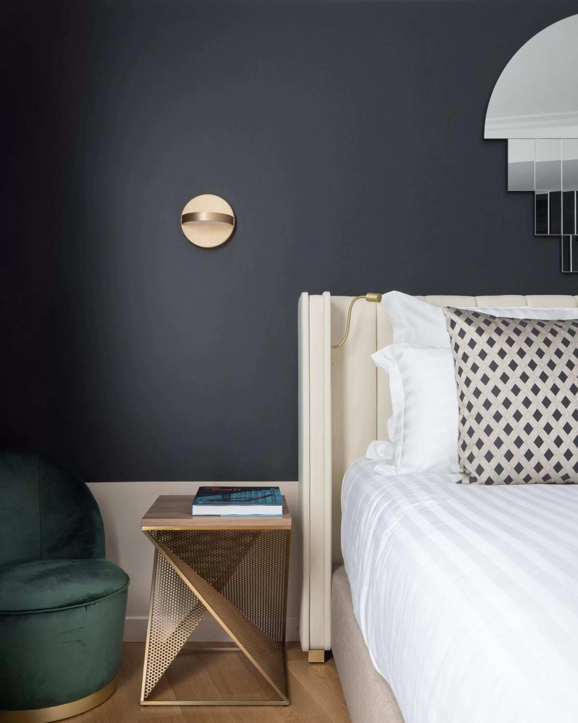 Bed in Hôtel Parisianer