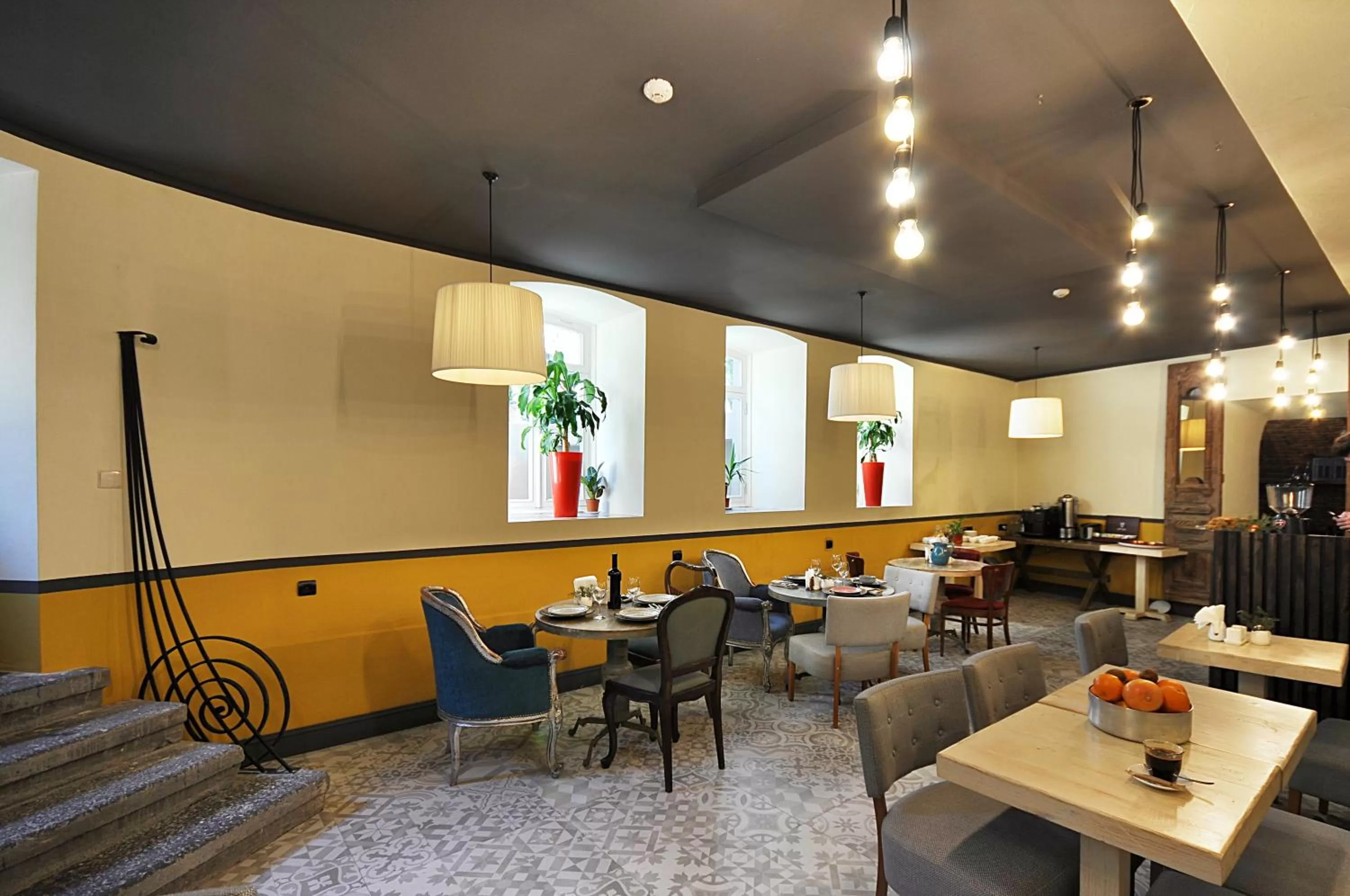 Restaurant/places to eat in Tekla Palace By Urban Hotels