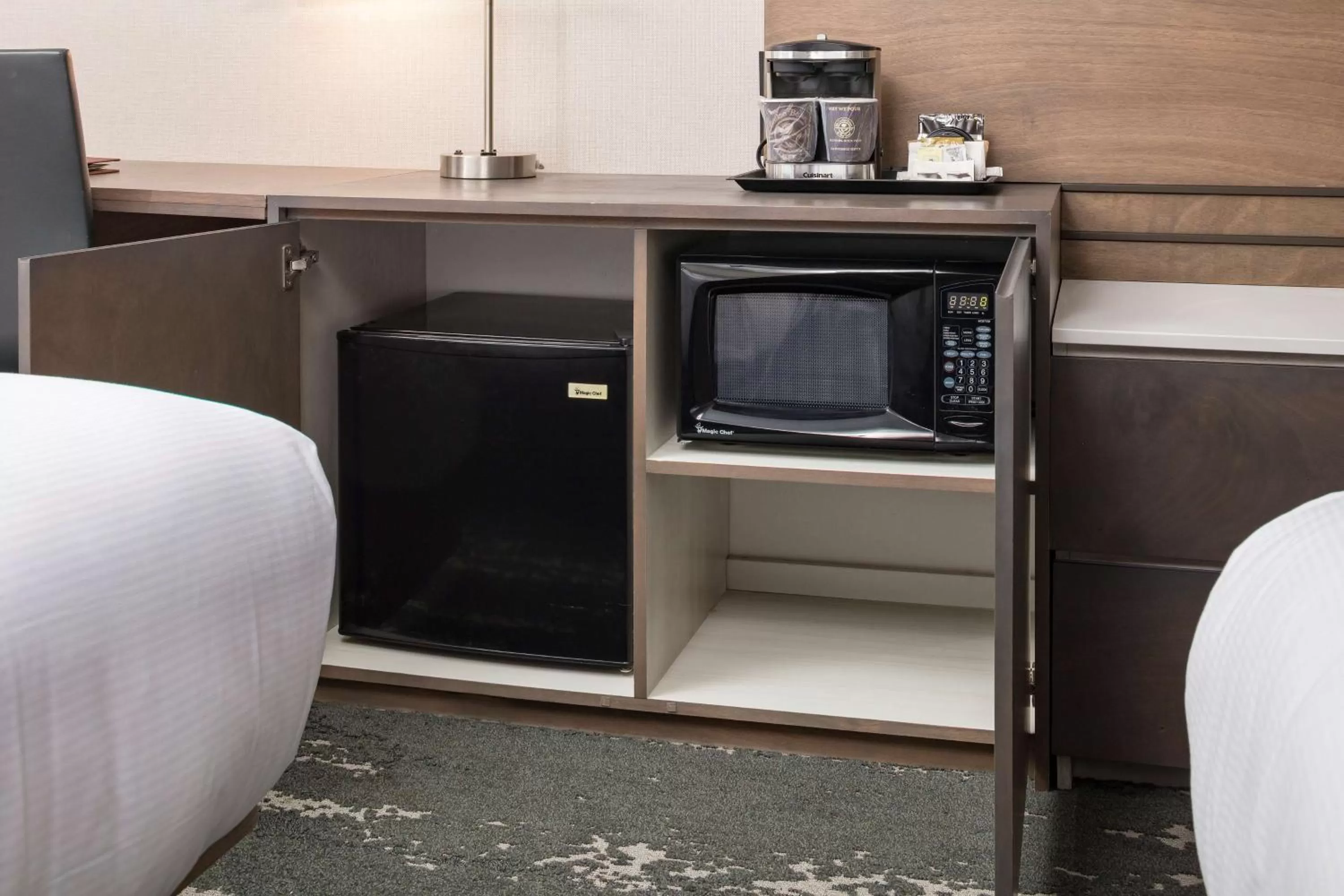 Bedroom, Bed in DoubleTree by Hilton Boston Logan Airport Chelsea