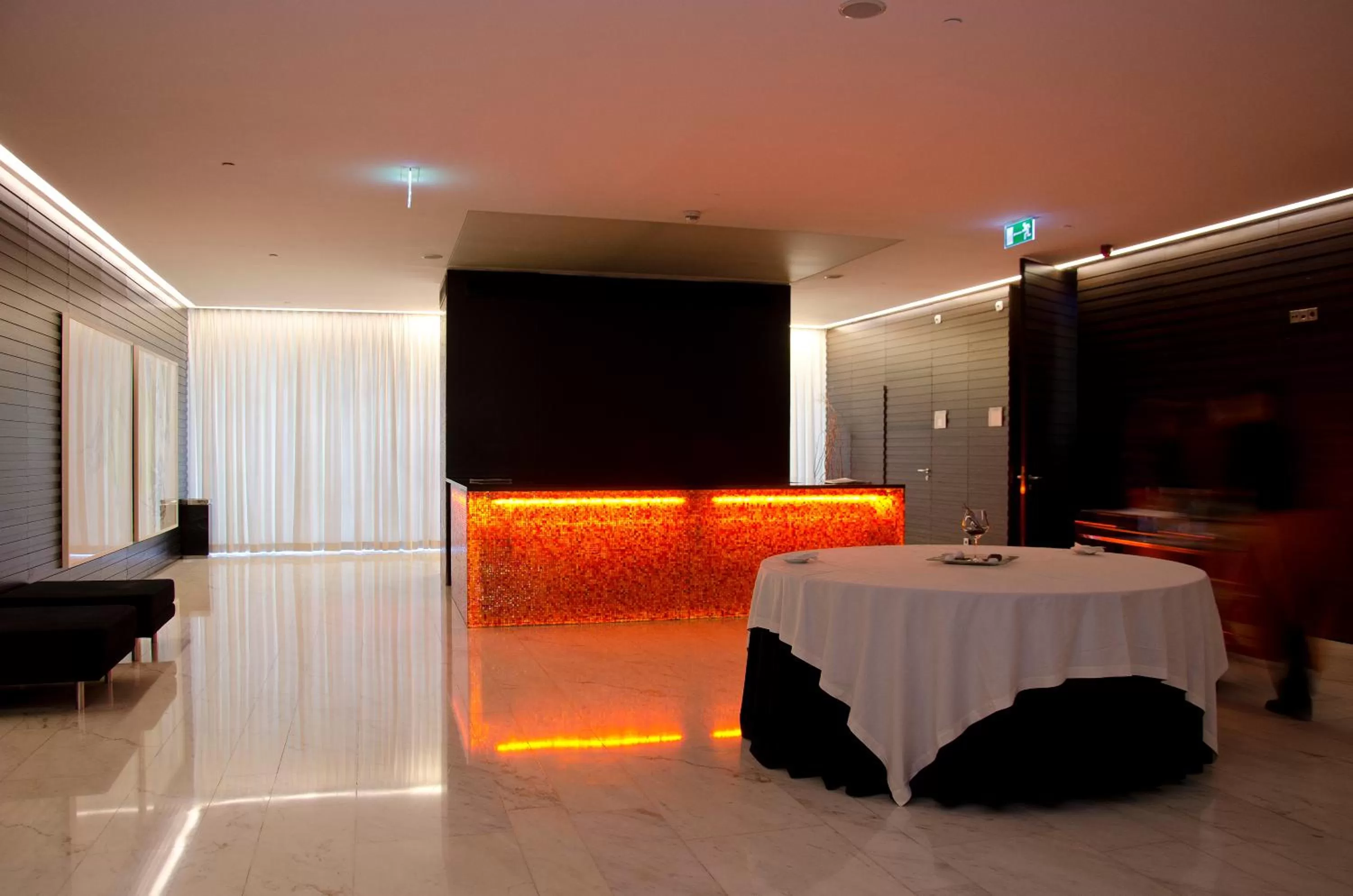 Lounge or bar, Bed in VIP Grand Lisboa Hotel & Spa
