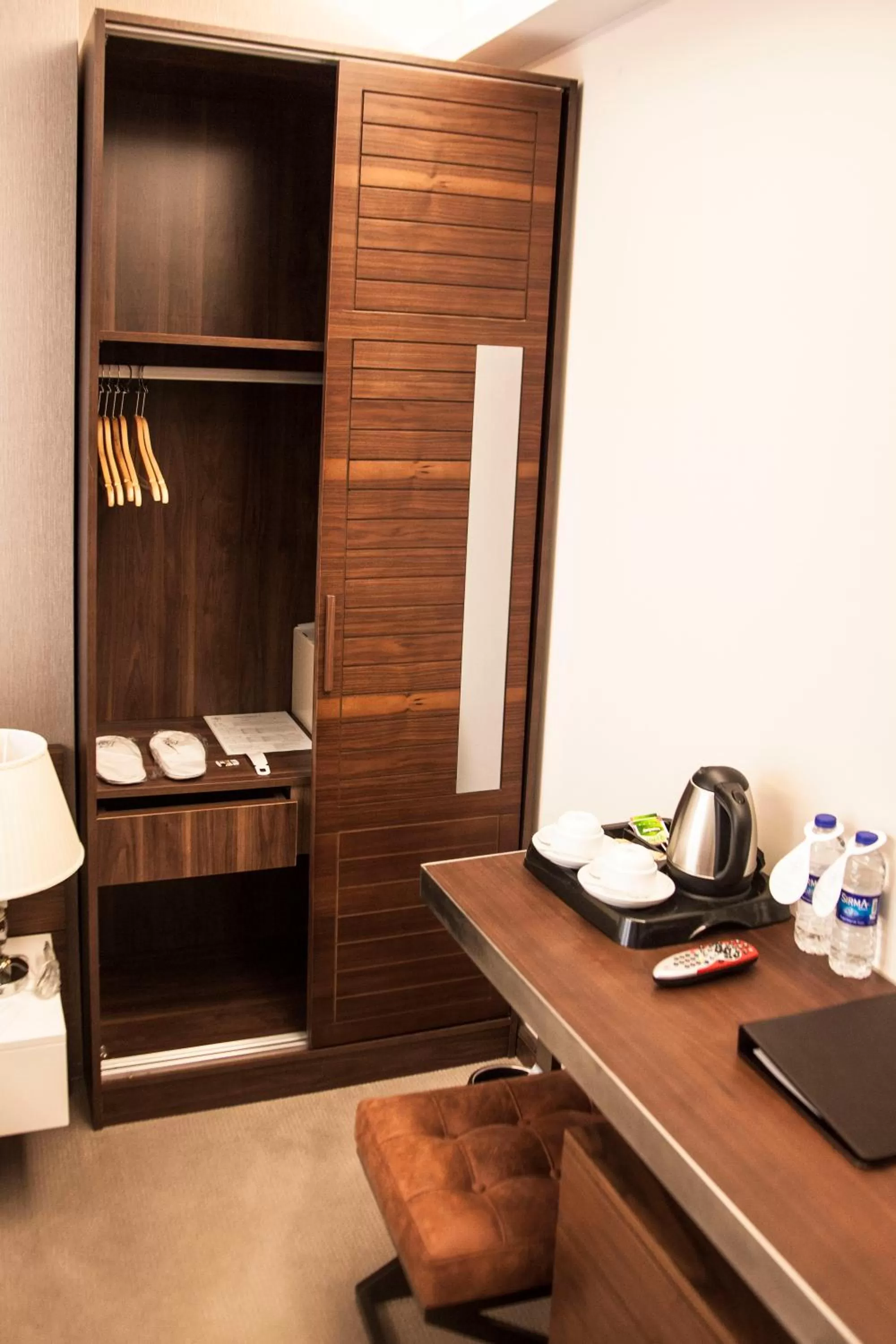 Coffee/tea facilities in Old Port Hotel