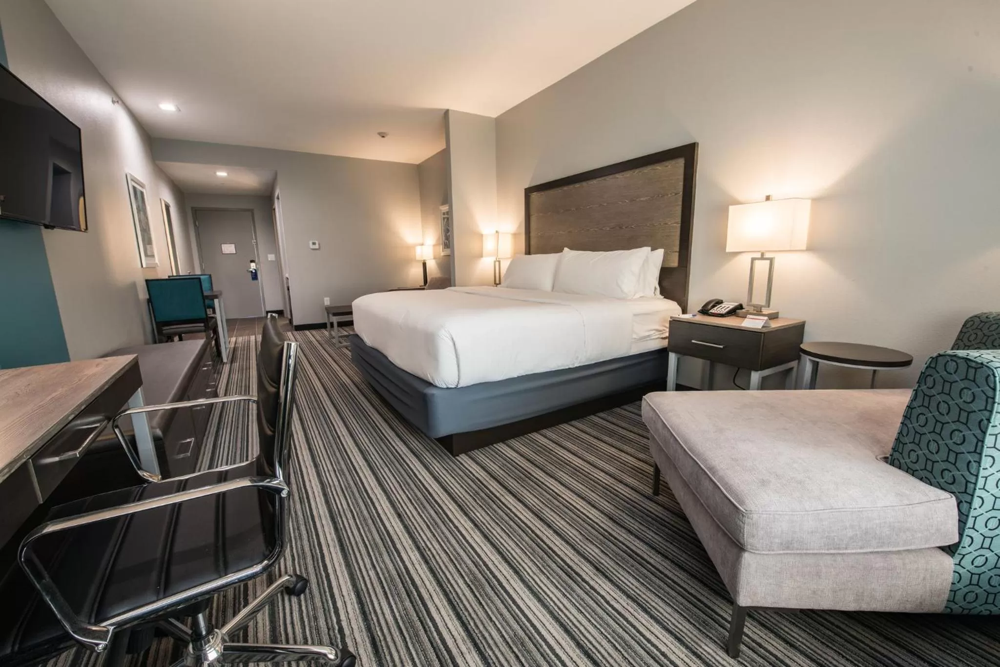 Photo of the whole room, Bed in Holiday Inn Express & Suites Houston - Hobby Airport Area by IHG
