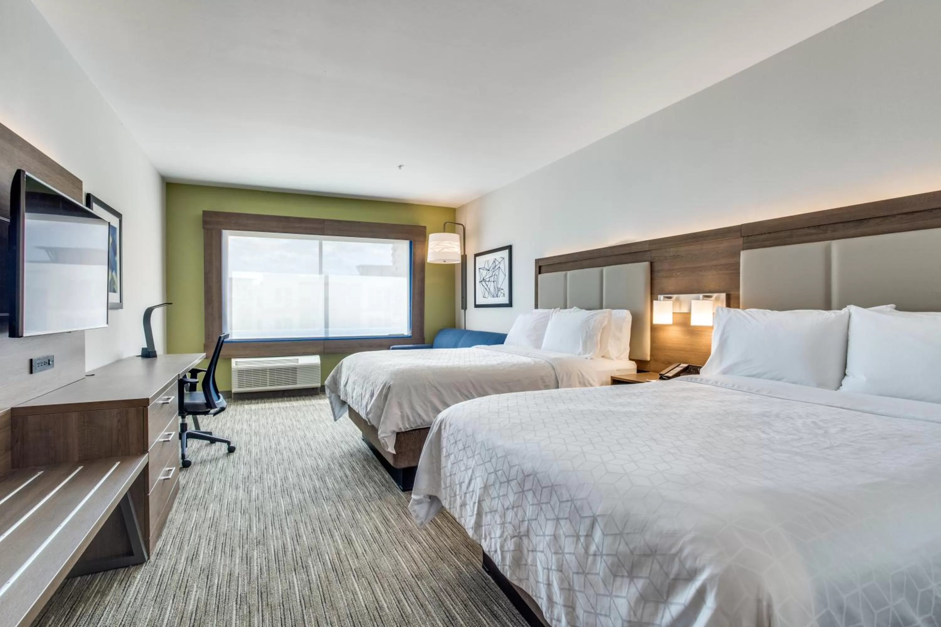 Bed in Holiday Inn Express & Suites - Denton South by IHG