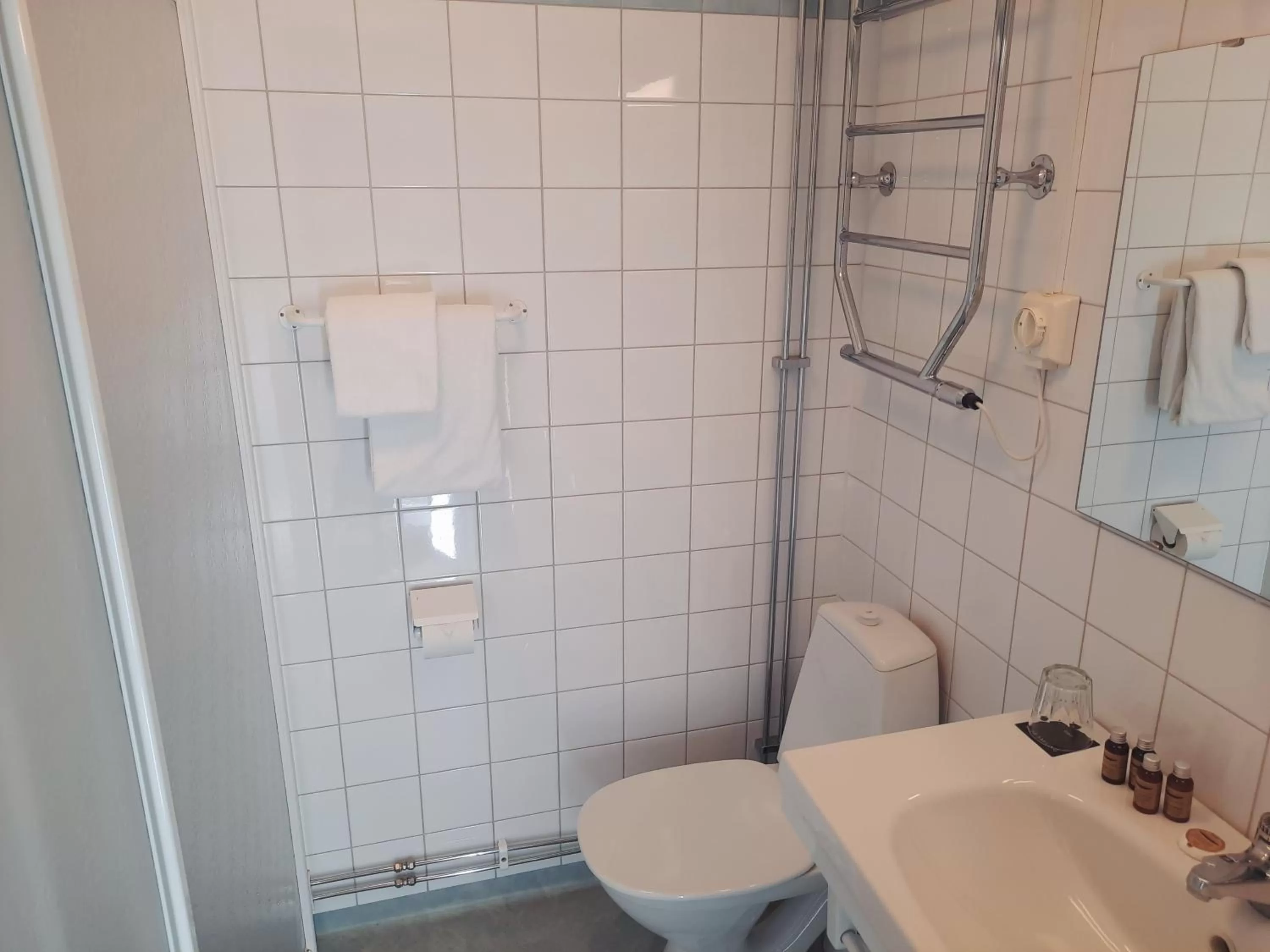 Shower in Hotel Statt Söderhamn by First Hotels