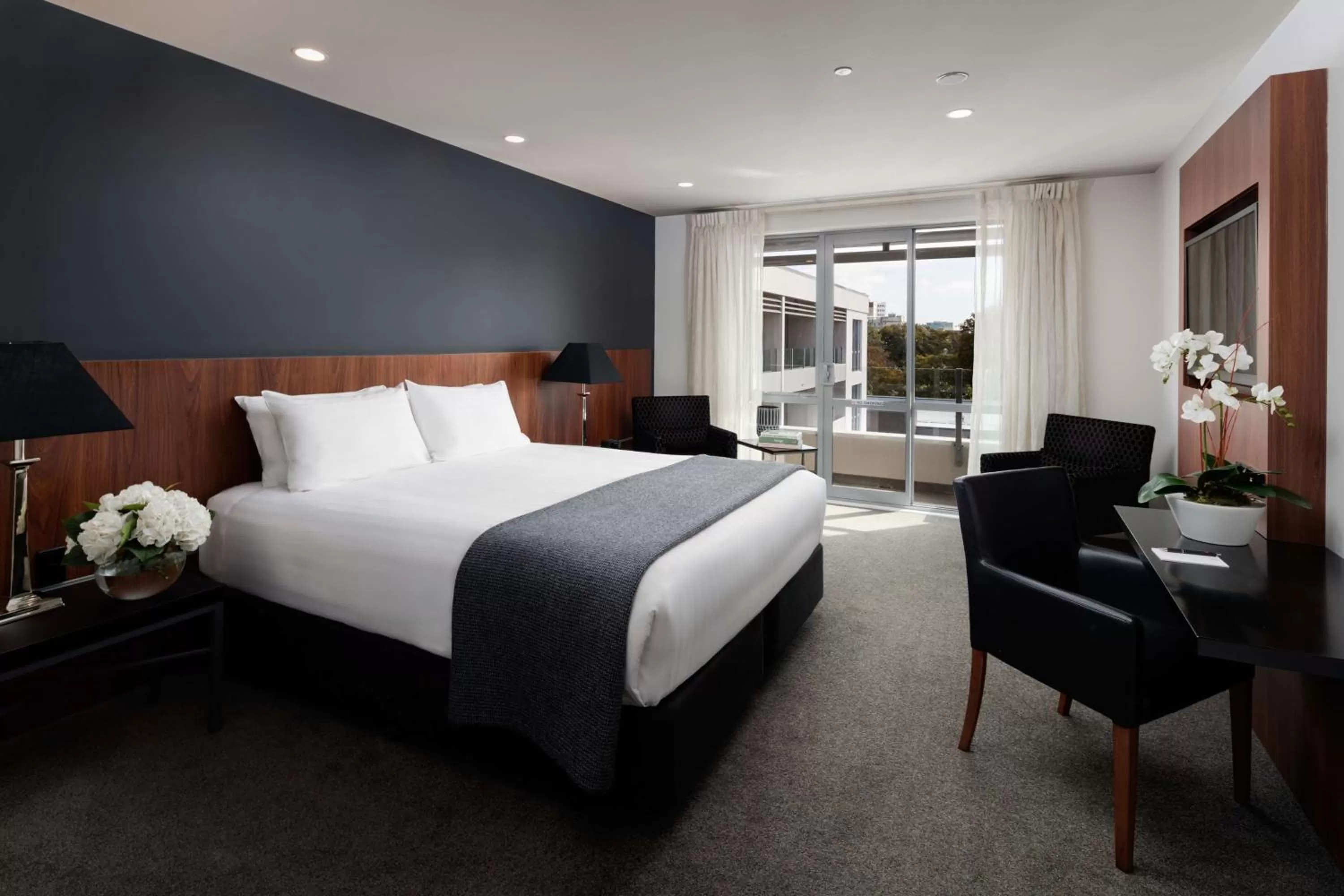 Photo of the whole room, Bed in Rydges Latimer Christchurch