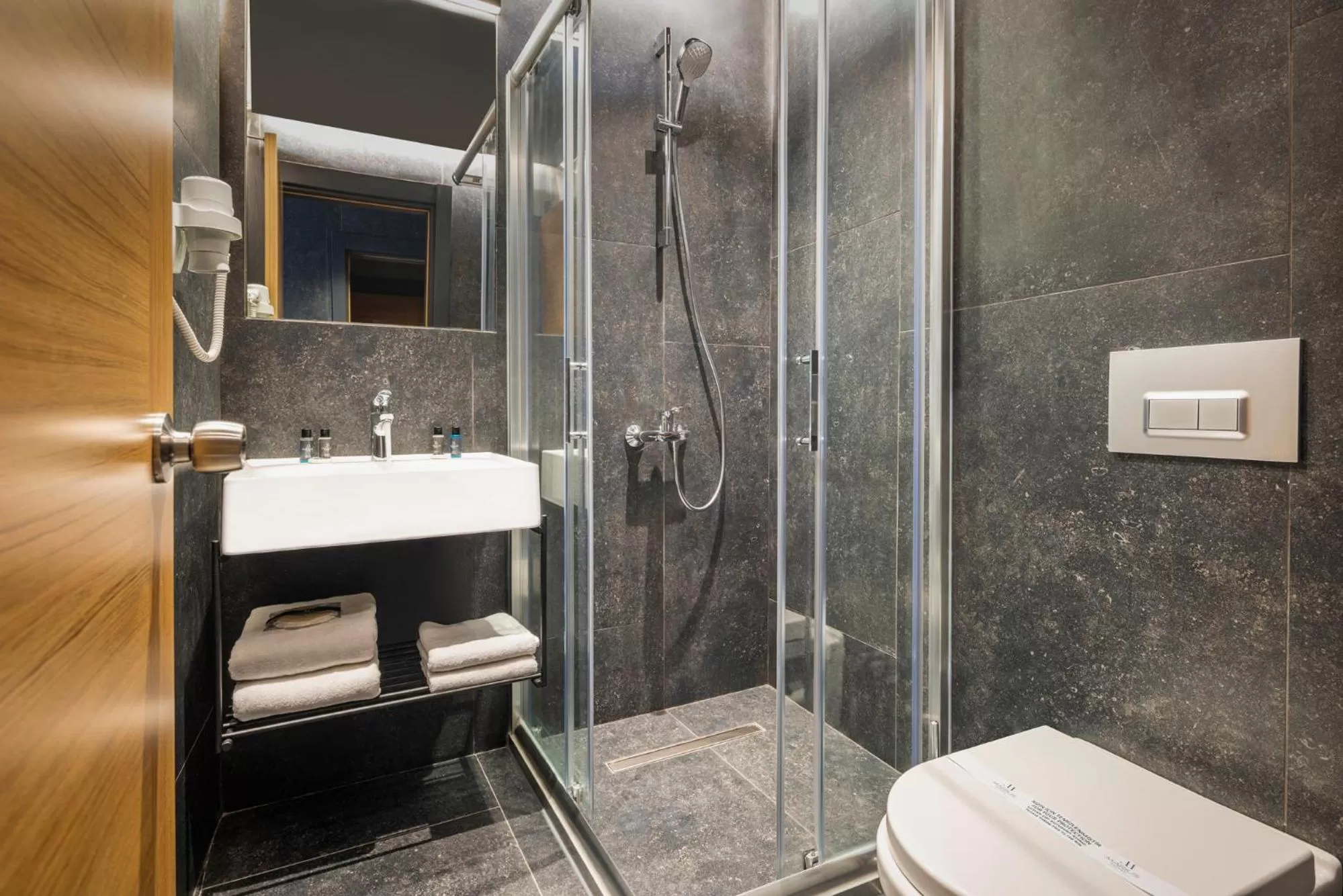 Bathroom in Marius Hotel