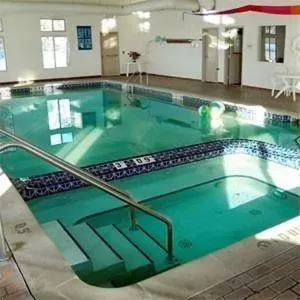 Swimming pool in Pellston Lodge