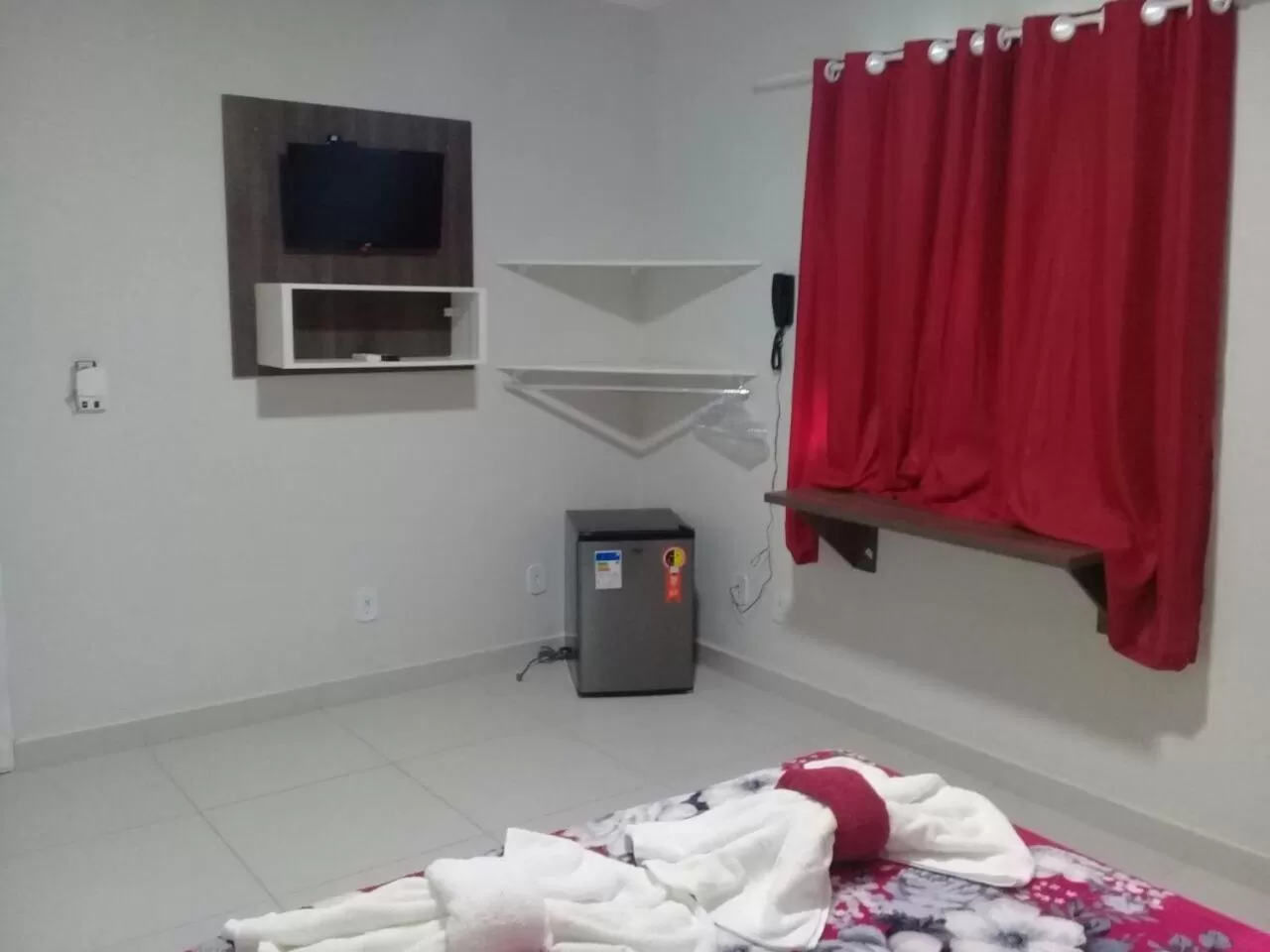 TV/Entertainment Center in Trevo De Arraial pousada em cabo frio