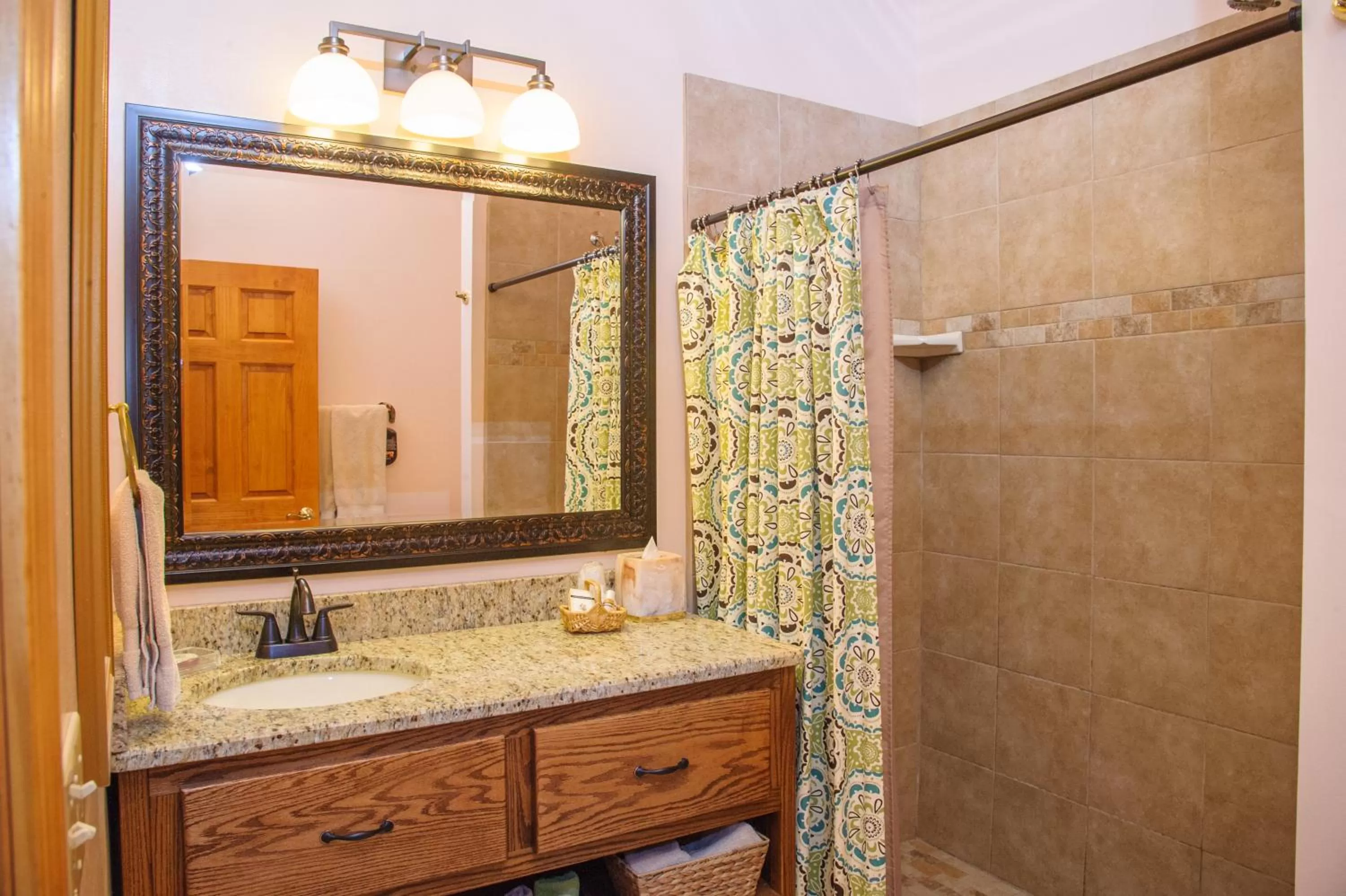 Bathroom in Berry Springs Lodge