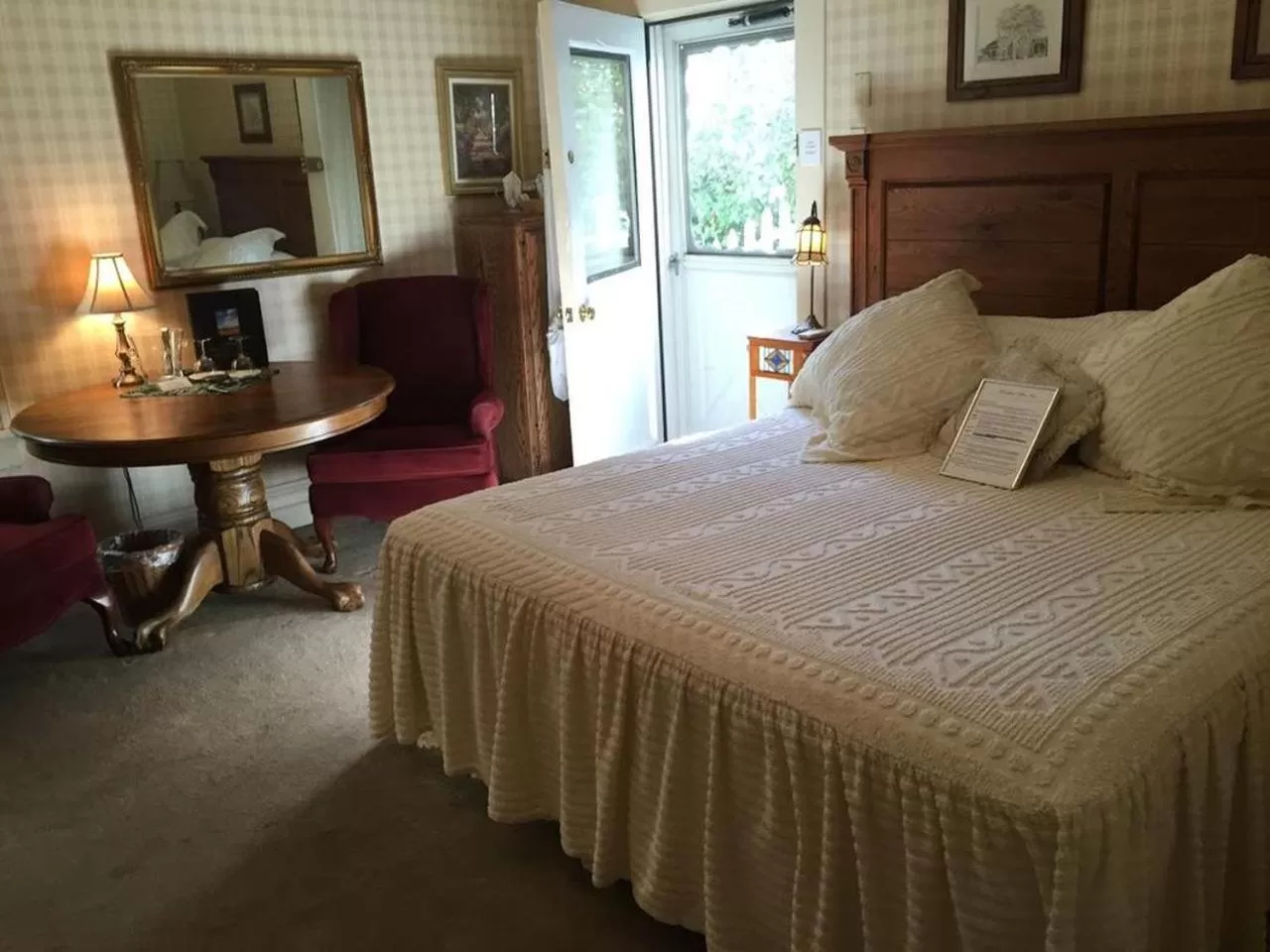 Garden view, Bed in Bradford Place Inn (California)