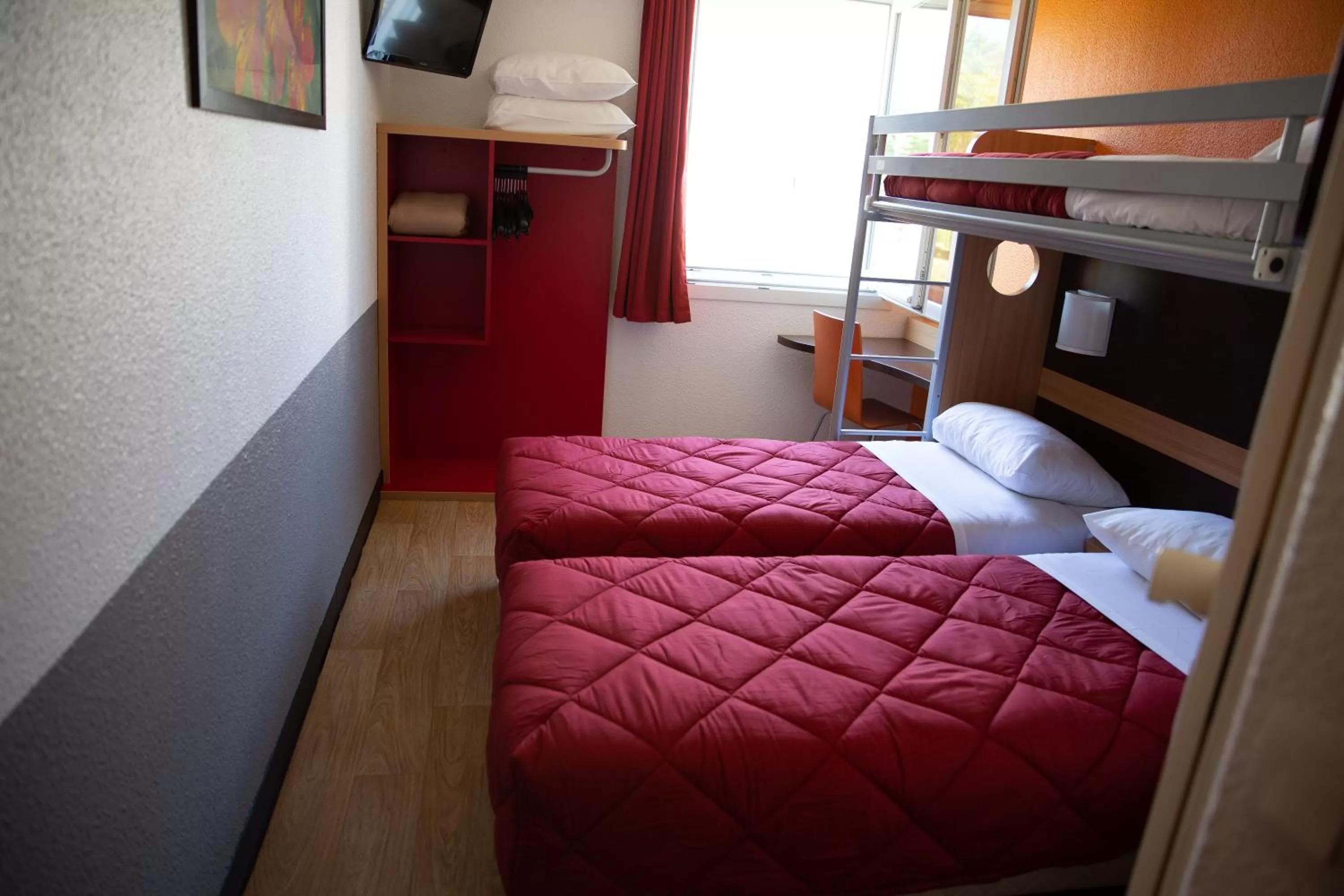 Photo of the whole room, Bed in Premiere Classe Roissy Aéroport Charles De Gaulle