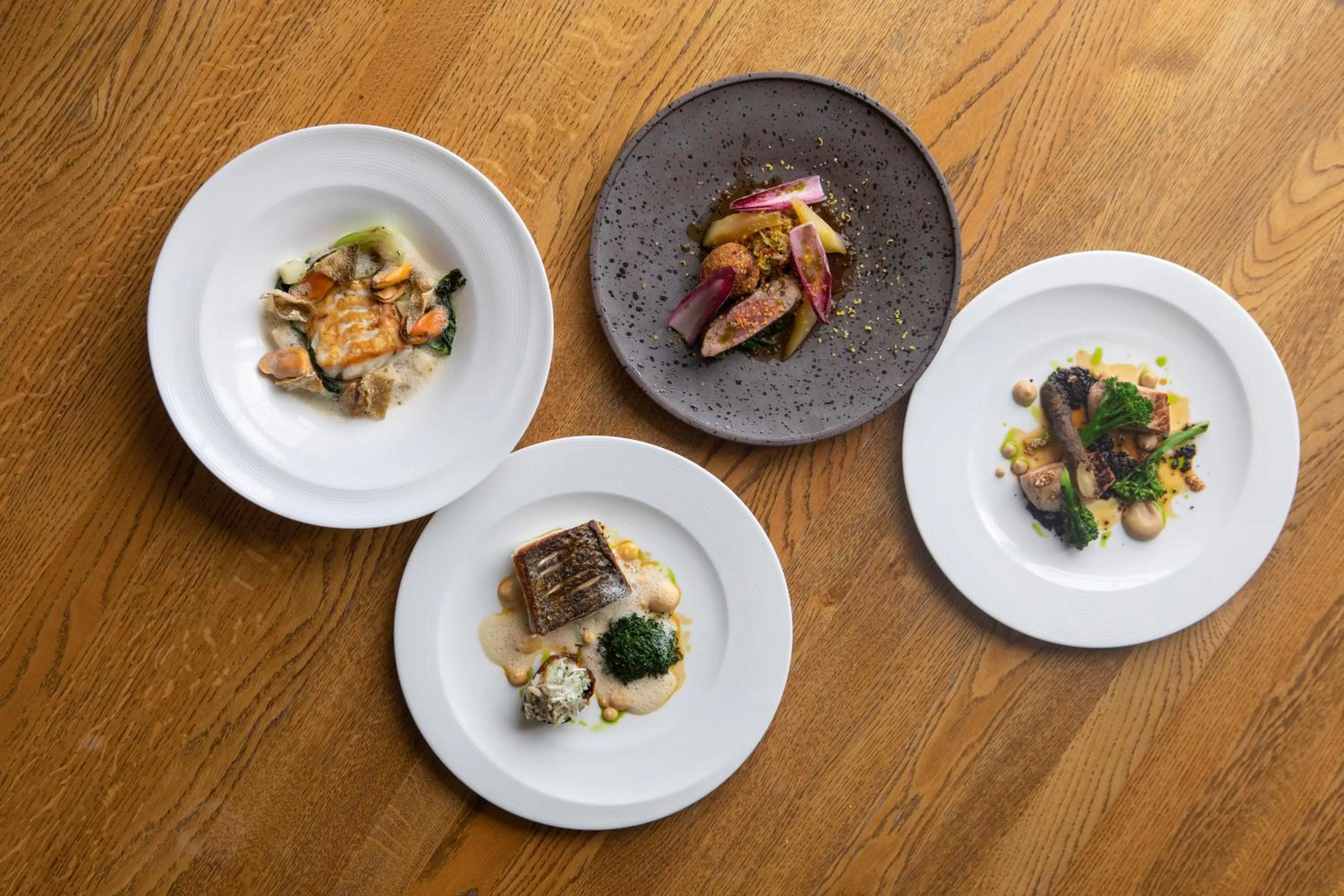 Food in Cottage In The Wood