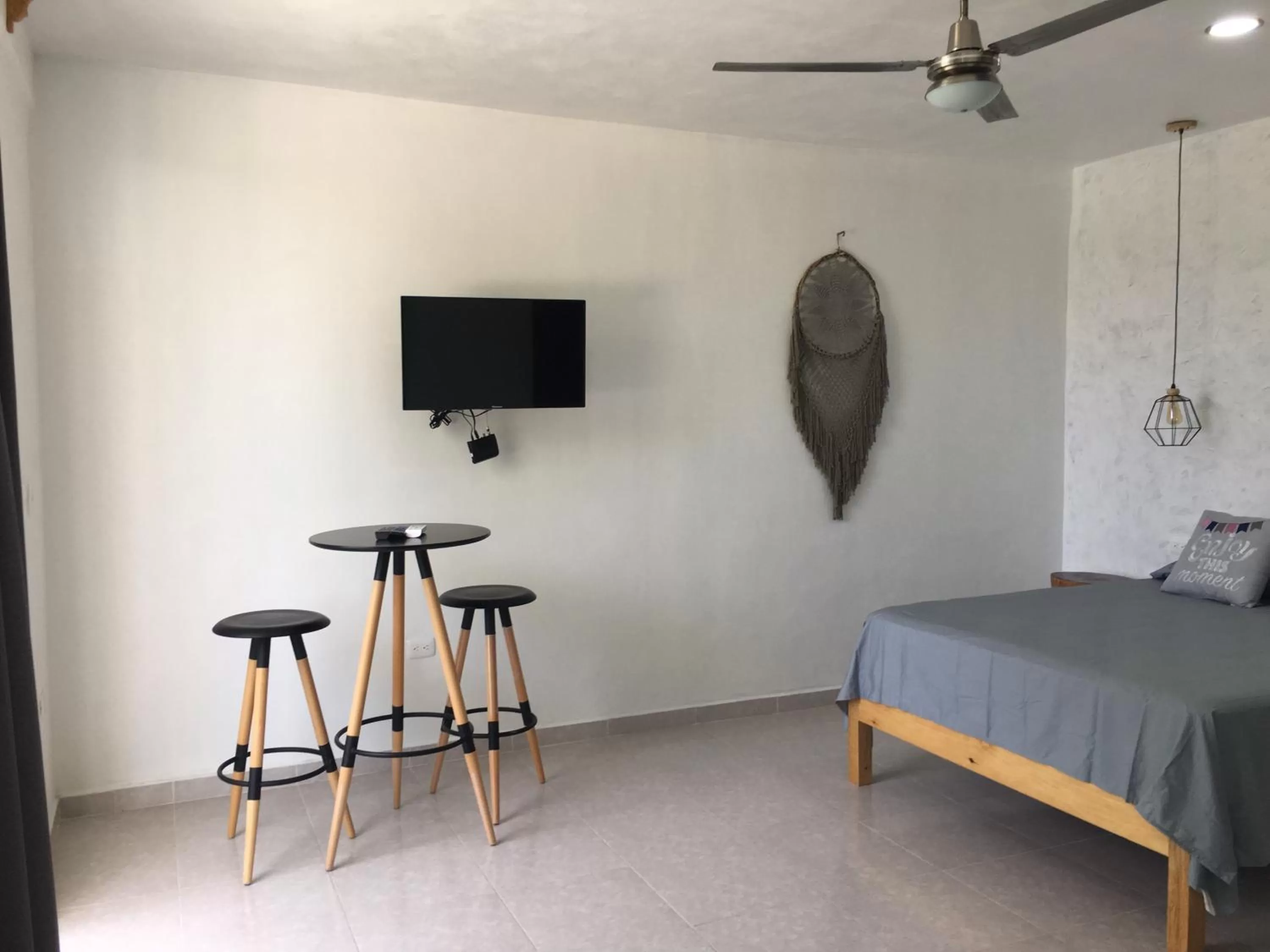 TV/Entertainment Center in Kukulcan by Emotion