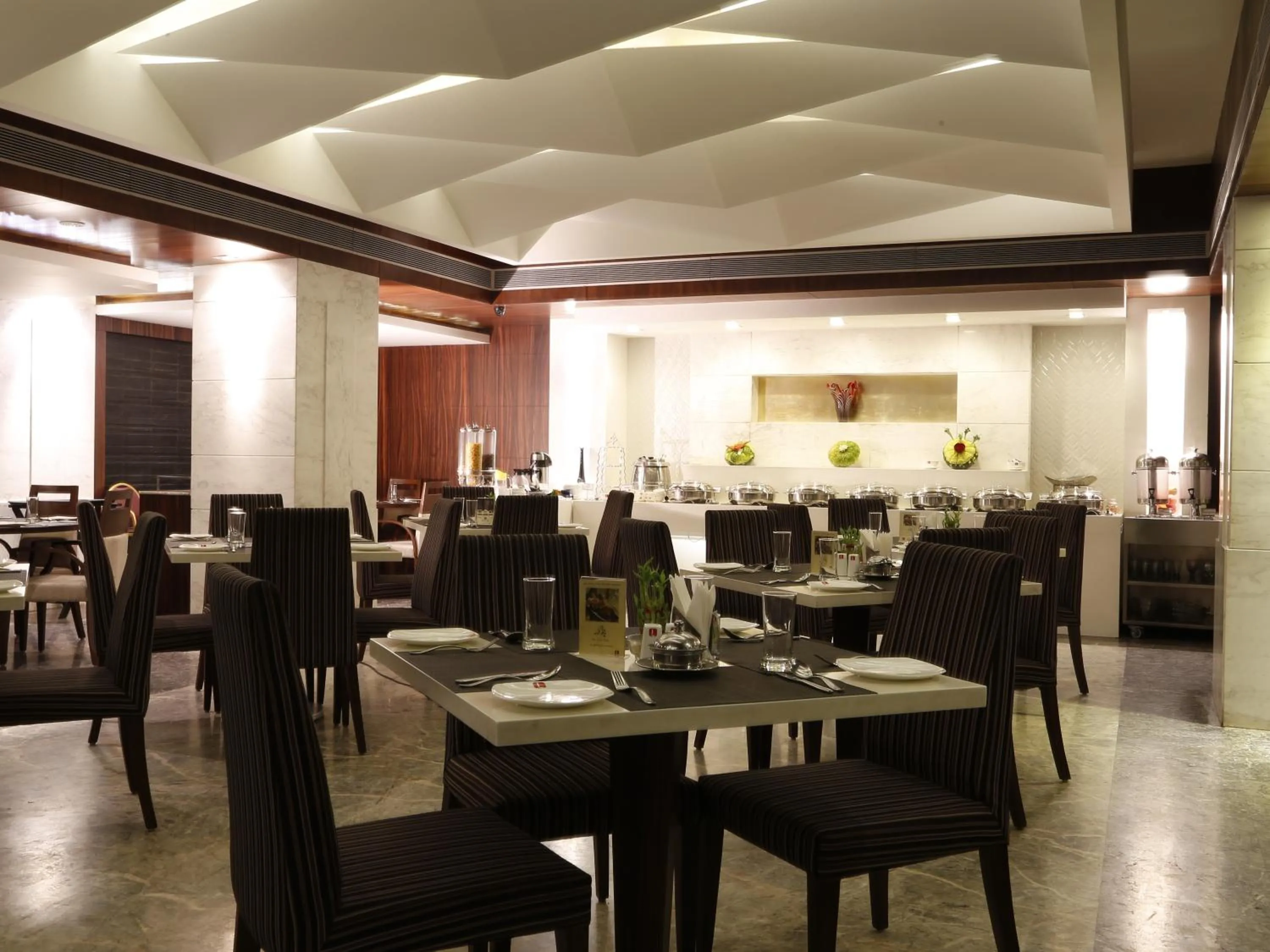 Restaurant/places to eat in Lords Plaza Surat