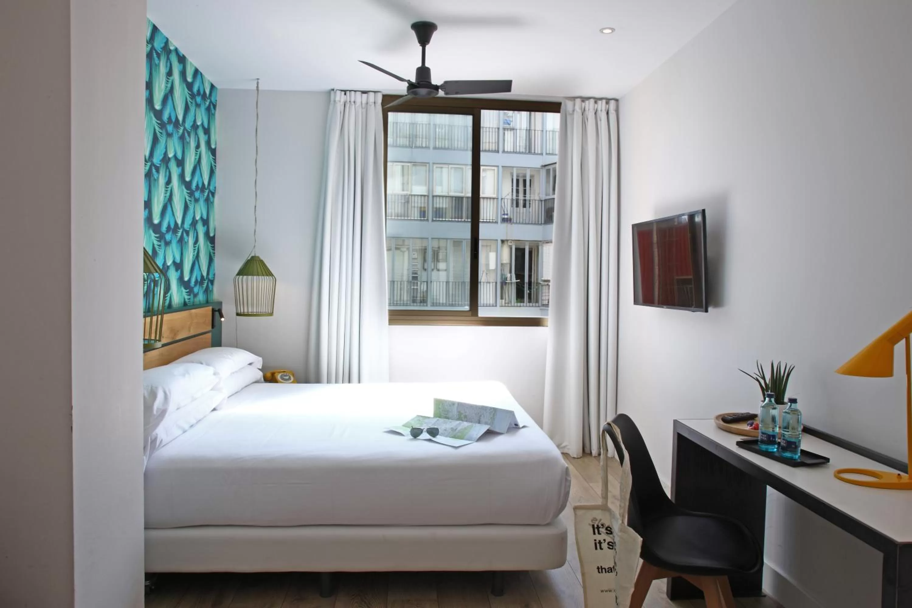 Bedroom, Bed in Chic & Basic Lemon Boutique Hotel