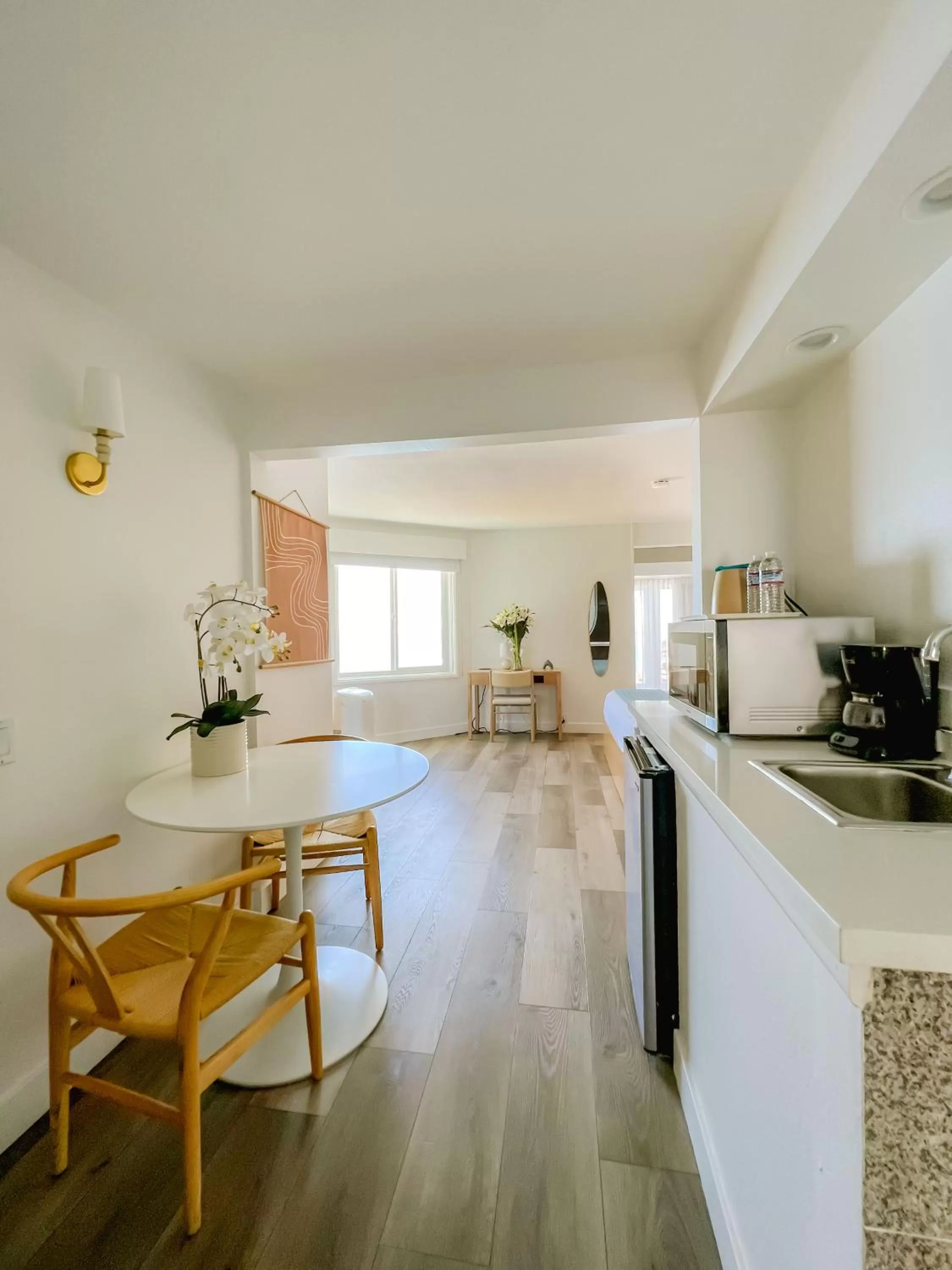 Kitchen or kitchenette in Capri Laguna on the Beach - A Boutique Hotel