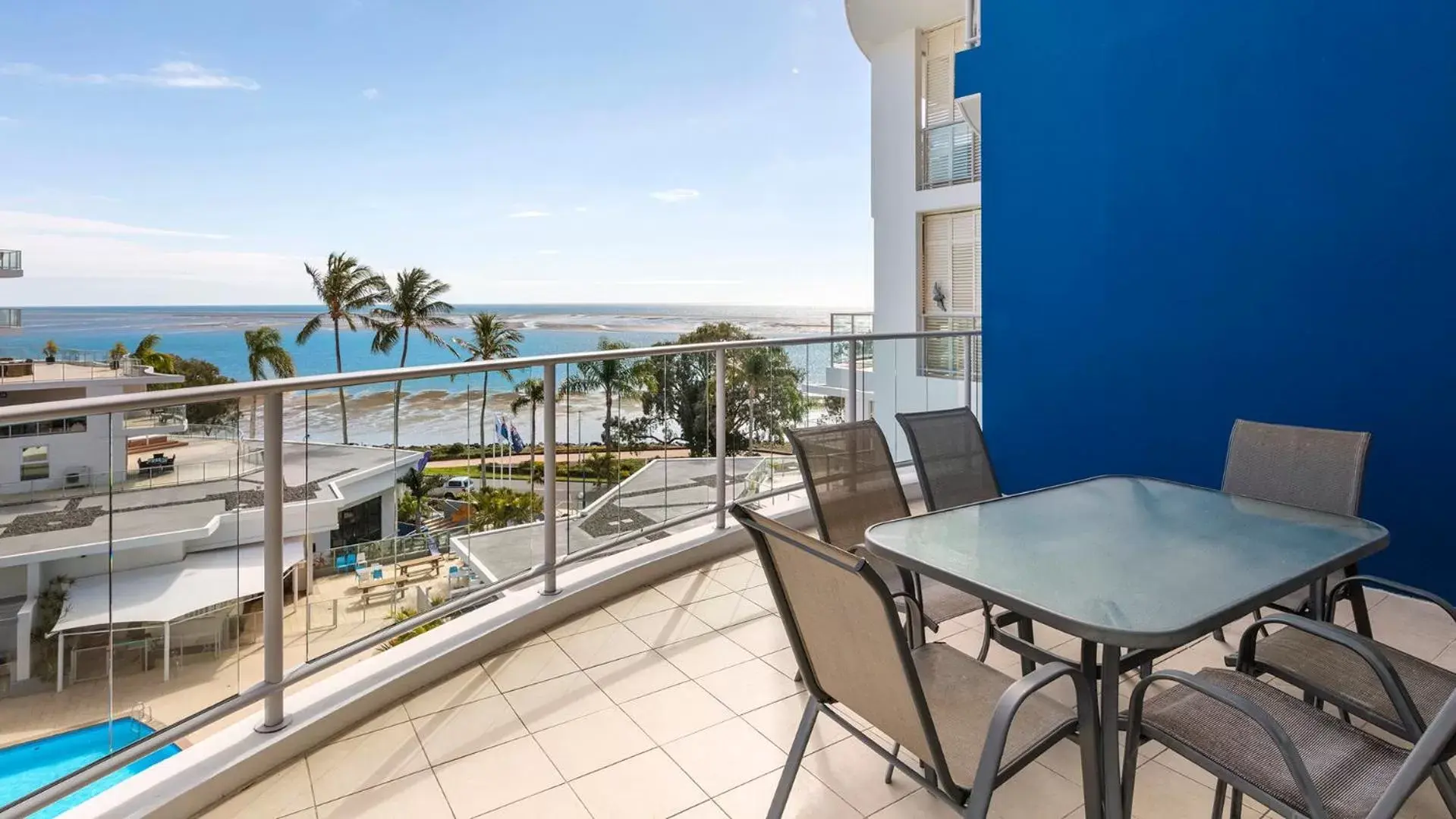Premier Three-Bedroom Apartment with Ocean View in Oaks Hervey Bay Resort and Spa Premier Three-Bedroom Apartment with Ocean View in Oaks Hervey Bay Resort and Spa