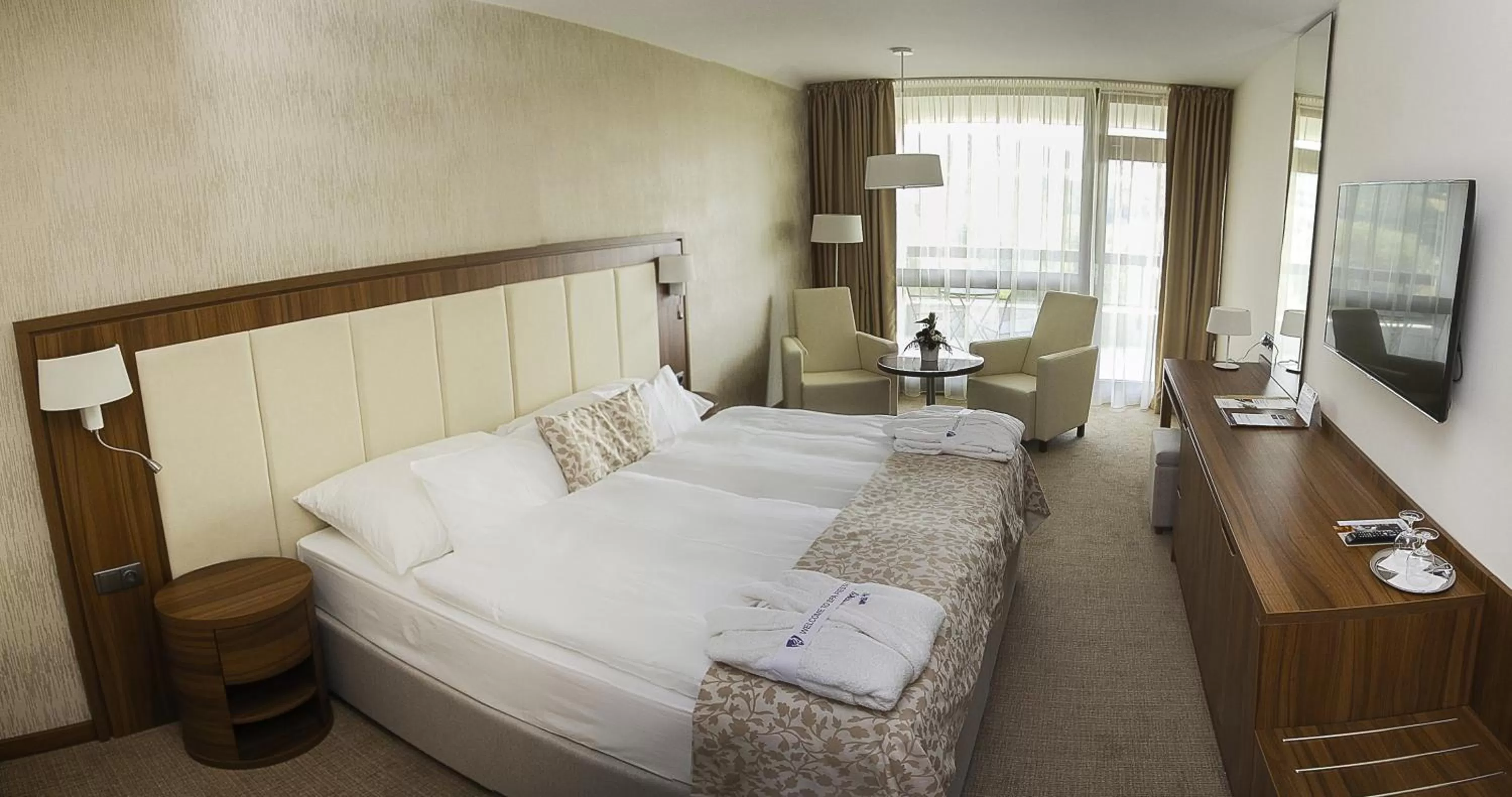 Photo of the whole room, Bed in Ensana Esplanade