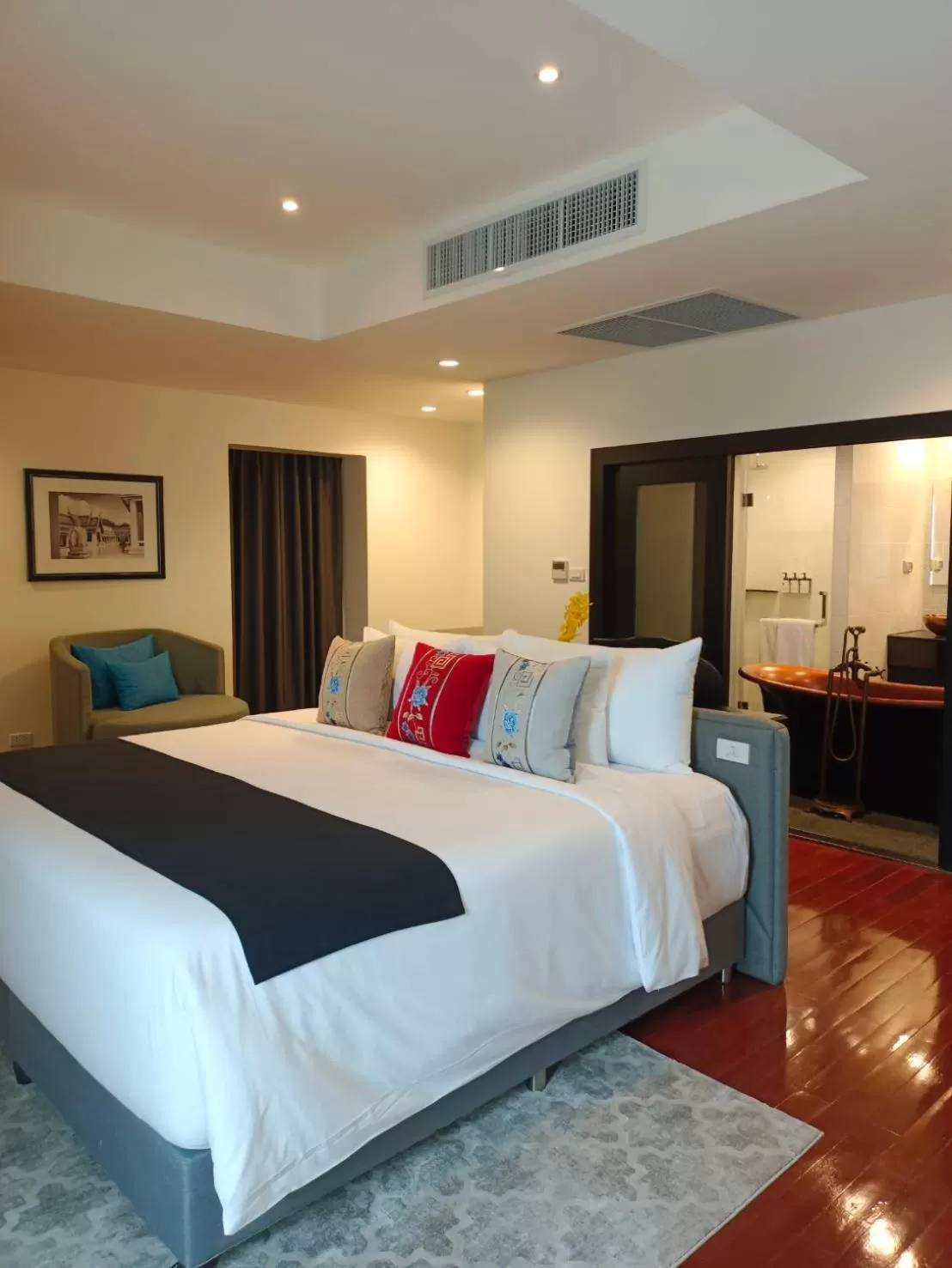 Bedroom, Bed in Villa De Pranakorn