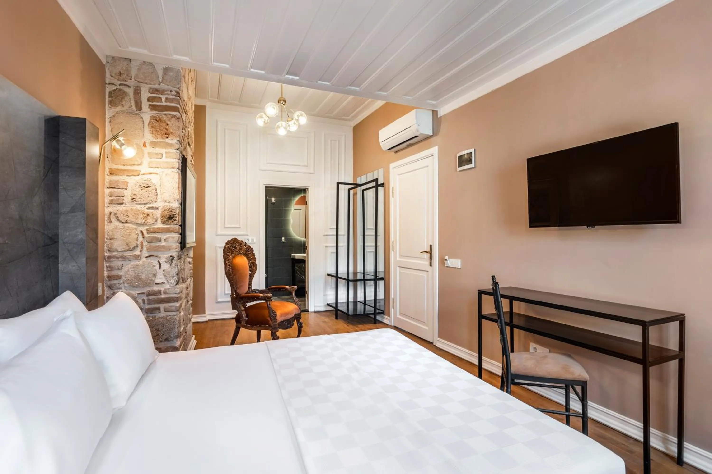 Bedroom, TV/Entertainment Center in Palmenhaus Antalya