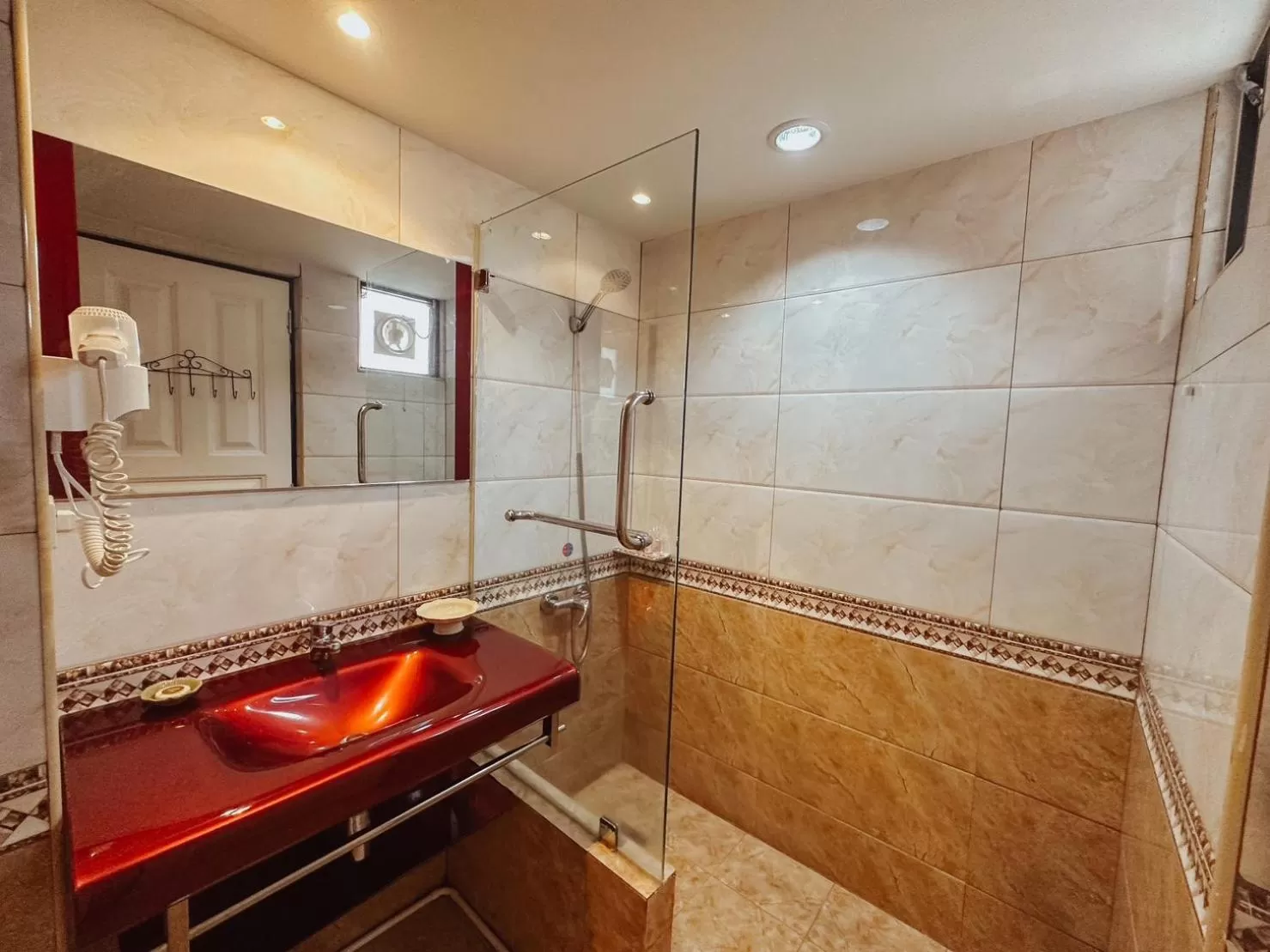 Bathroom in Hotel De Khuvieng