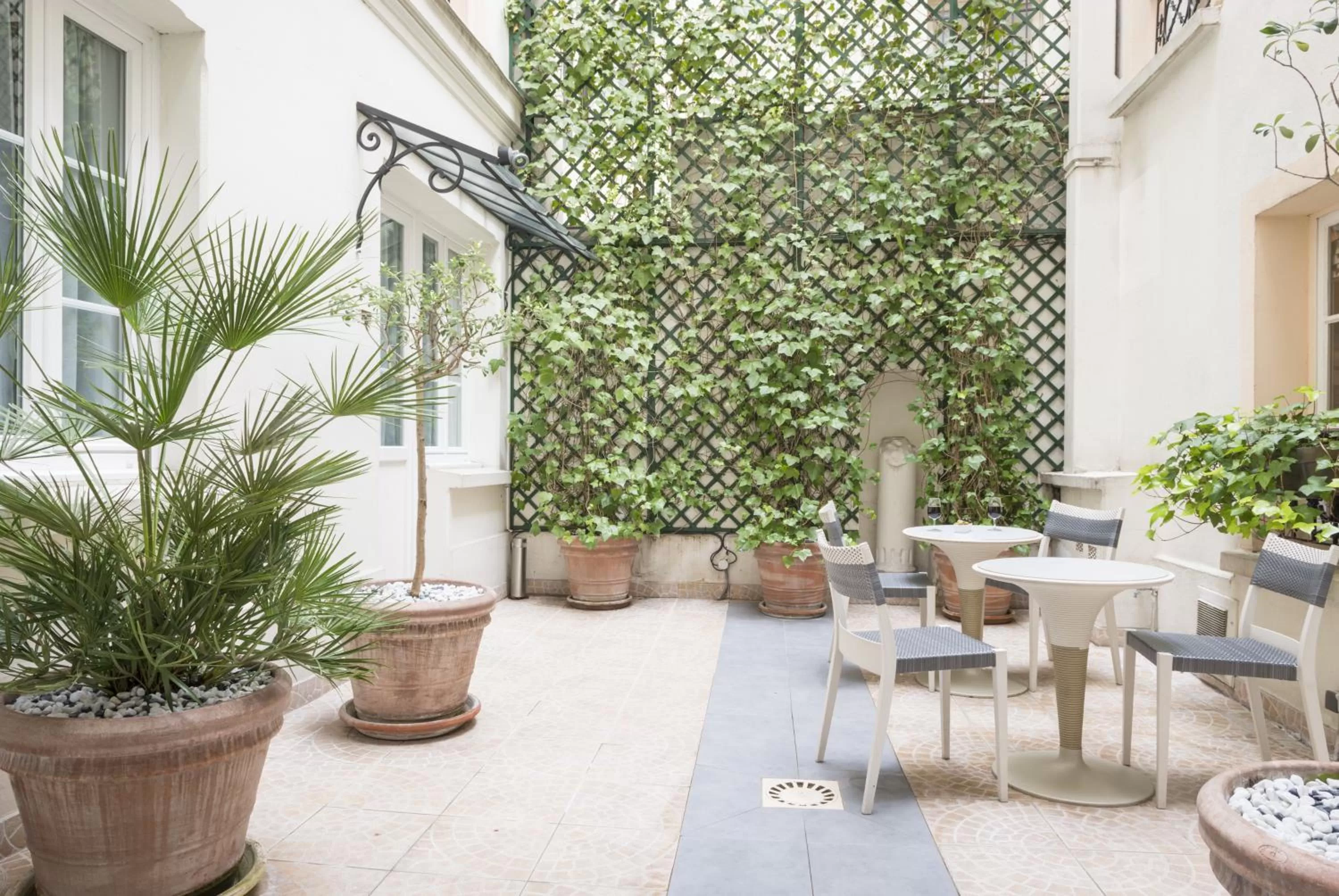 Property building in Acacias Etoile