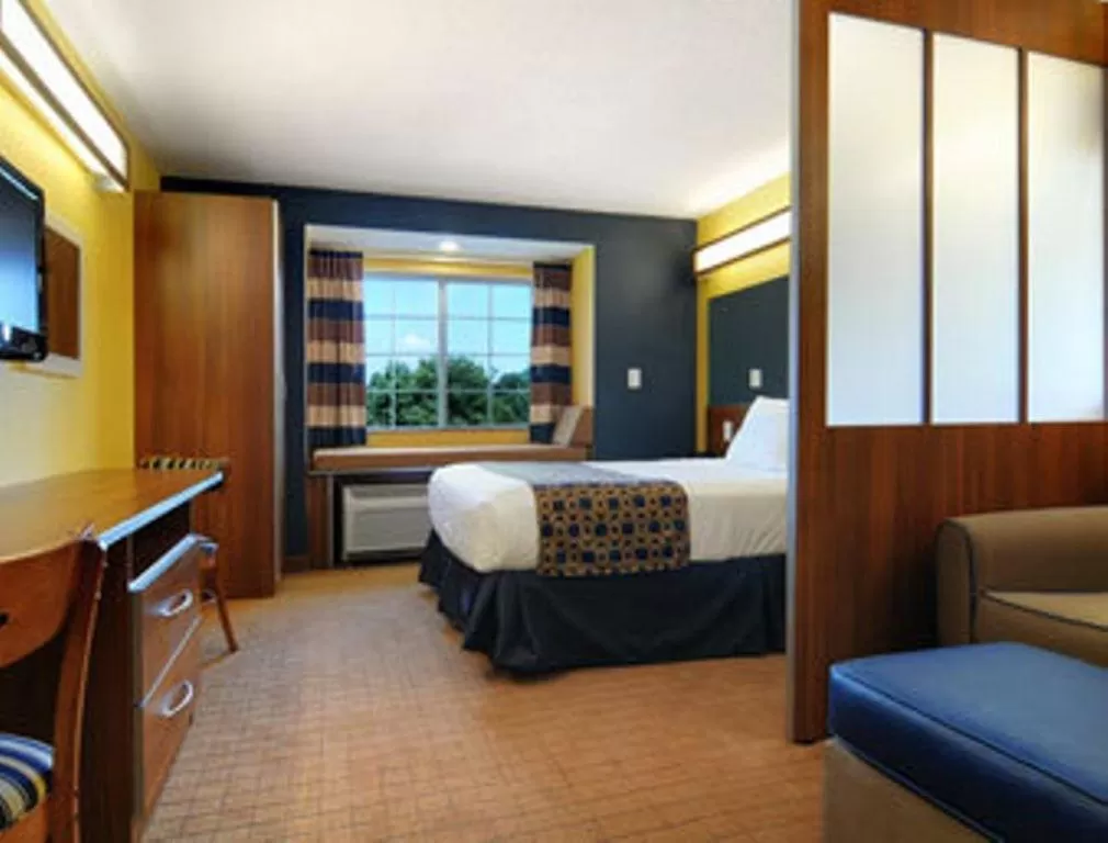 Day, Bed in Microtel Inn & Suites Chili/Rochester