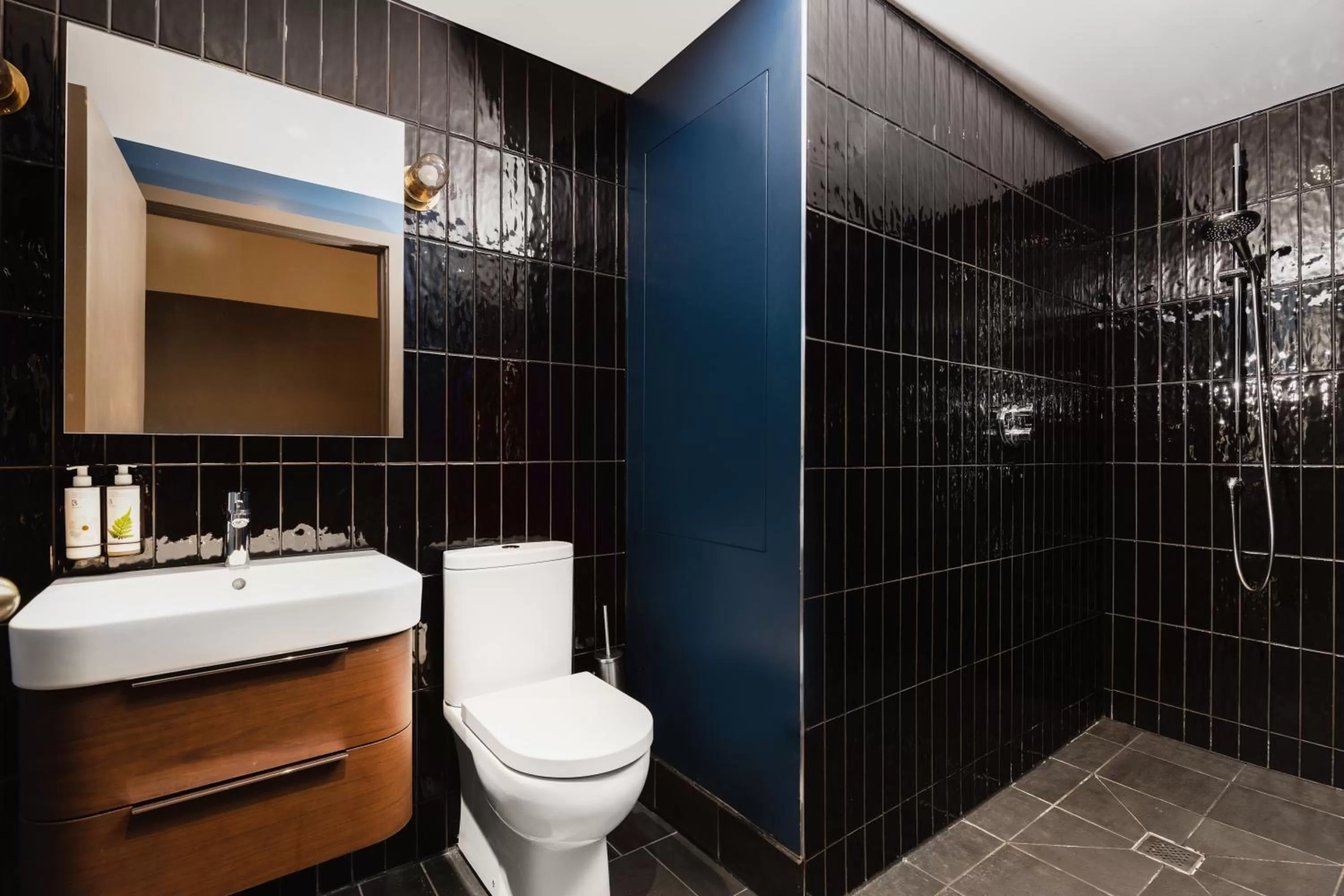 Shower in Native Manchester