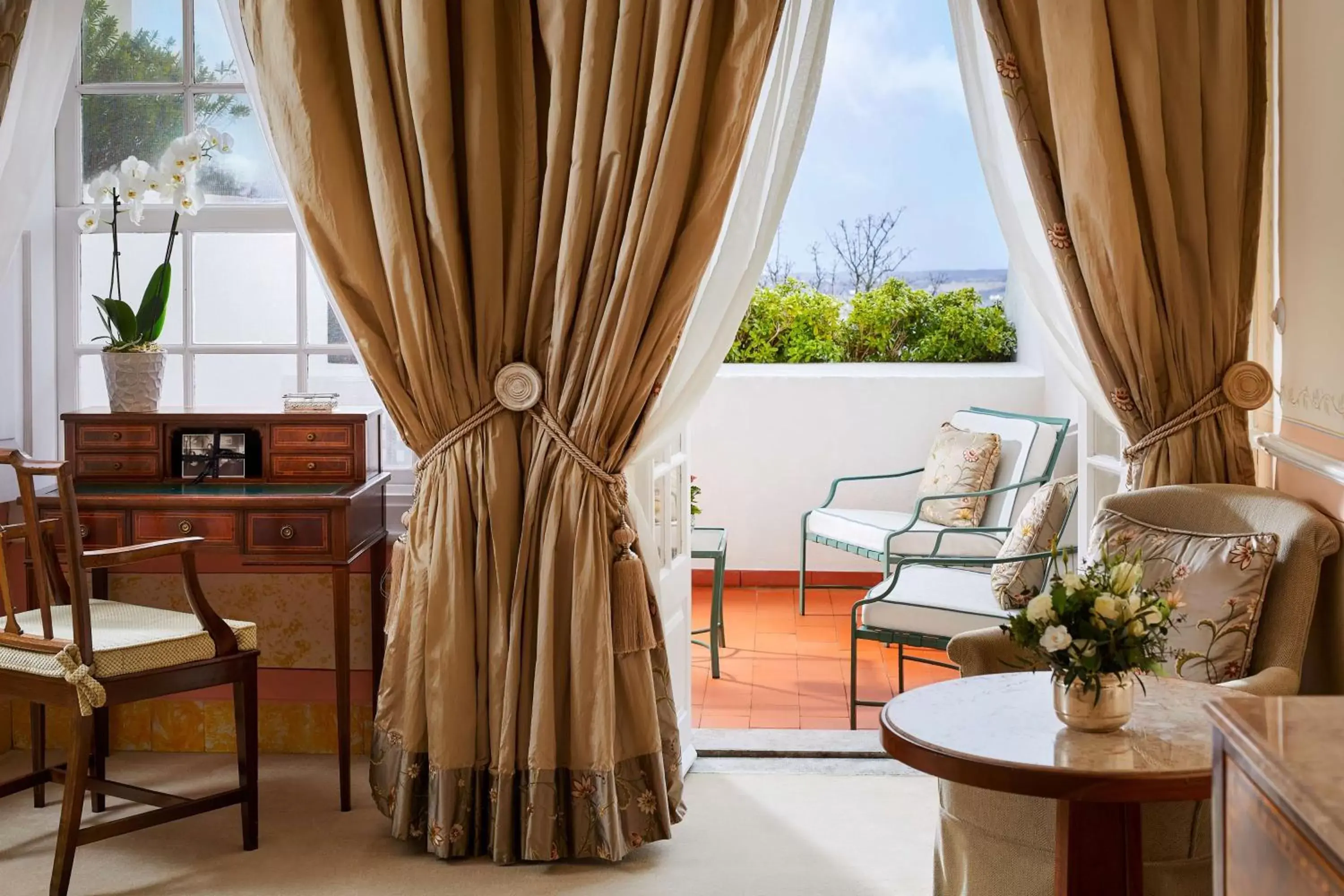 Premium Twin Room with Valley View in Valverde Sintra Palácio de Seteais - The Leading Hotels of the World Premium Twin Room with Valley View in Valverde Sintra Palácio de Seteais - The Leading Hotels of the World