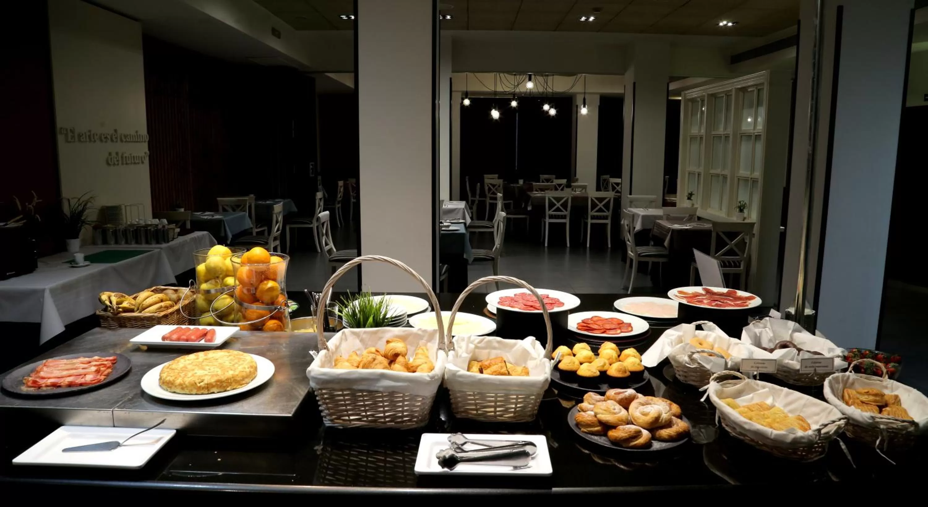 Buffet breakfast in Hotel Oriente